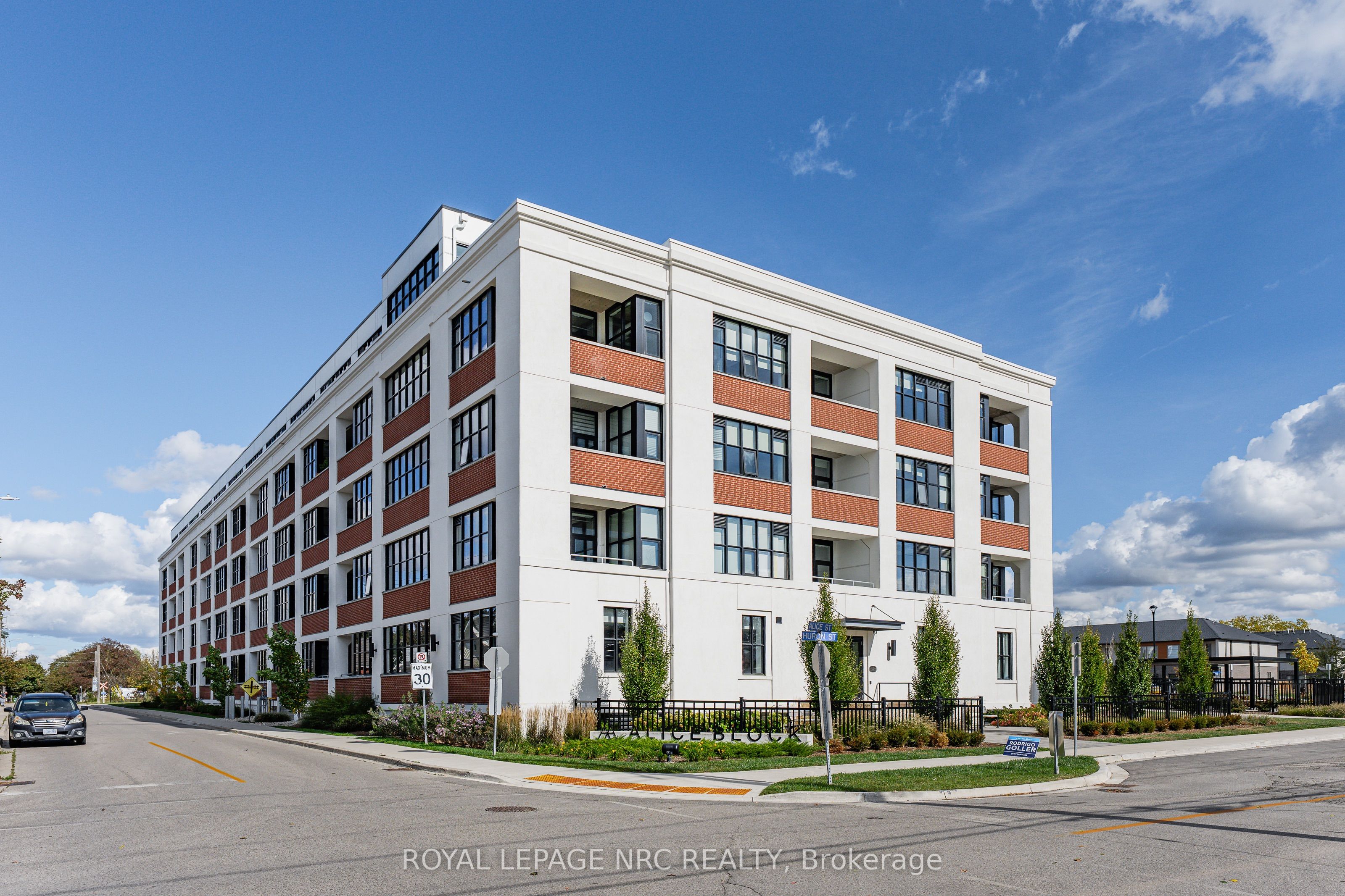 120 Huron Street 418 Property Photo 1
