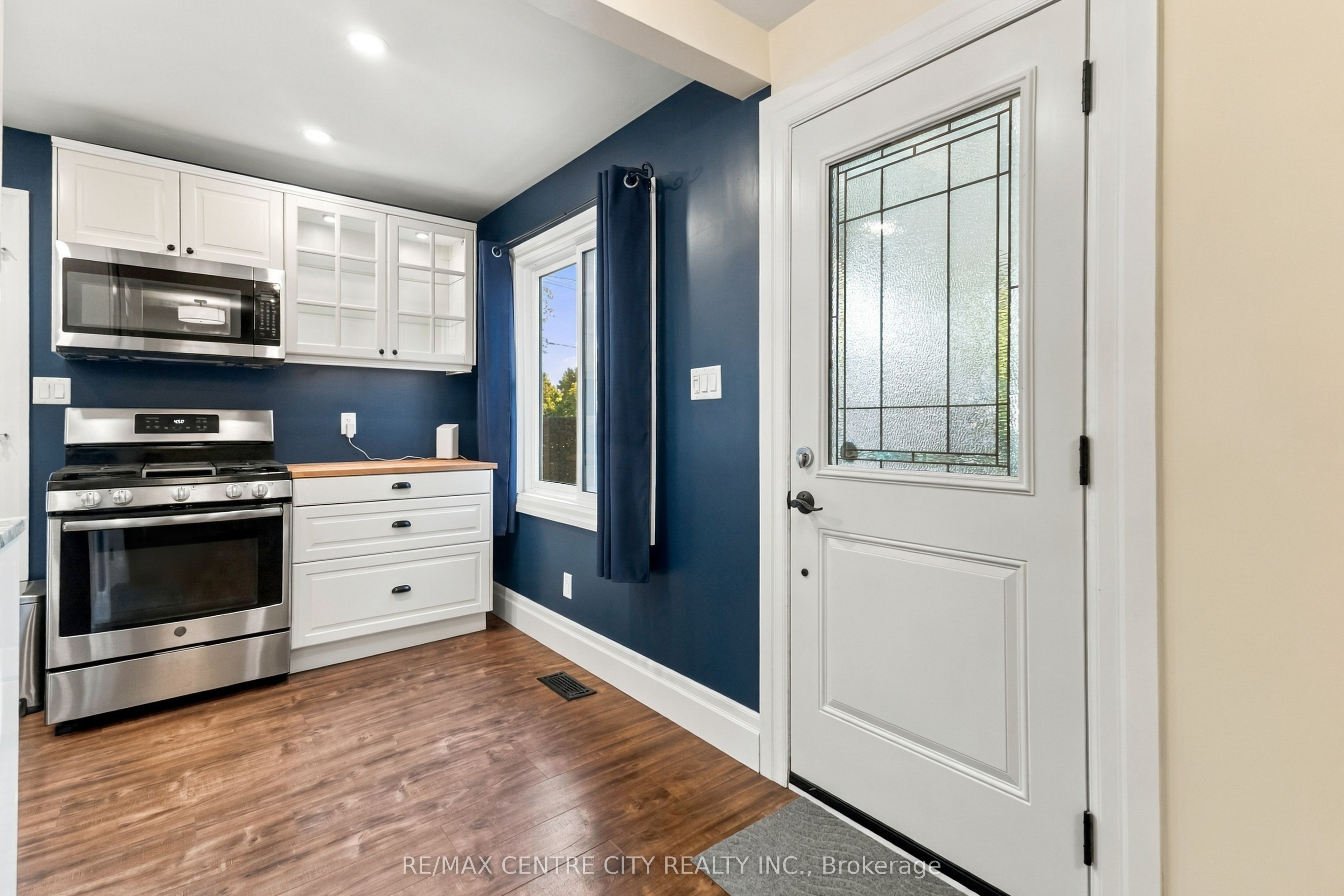 794 Strand Street Property Photo 6