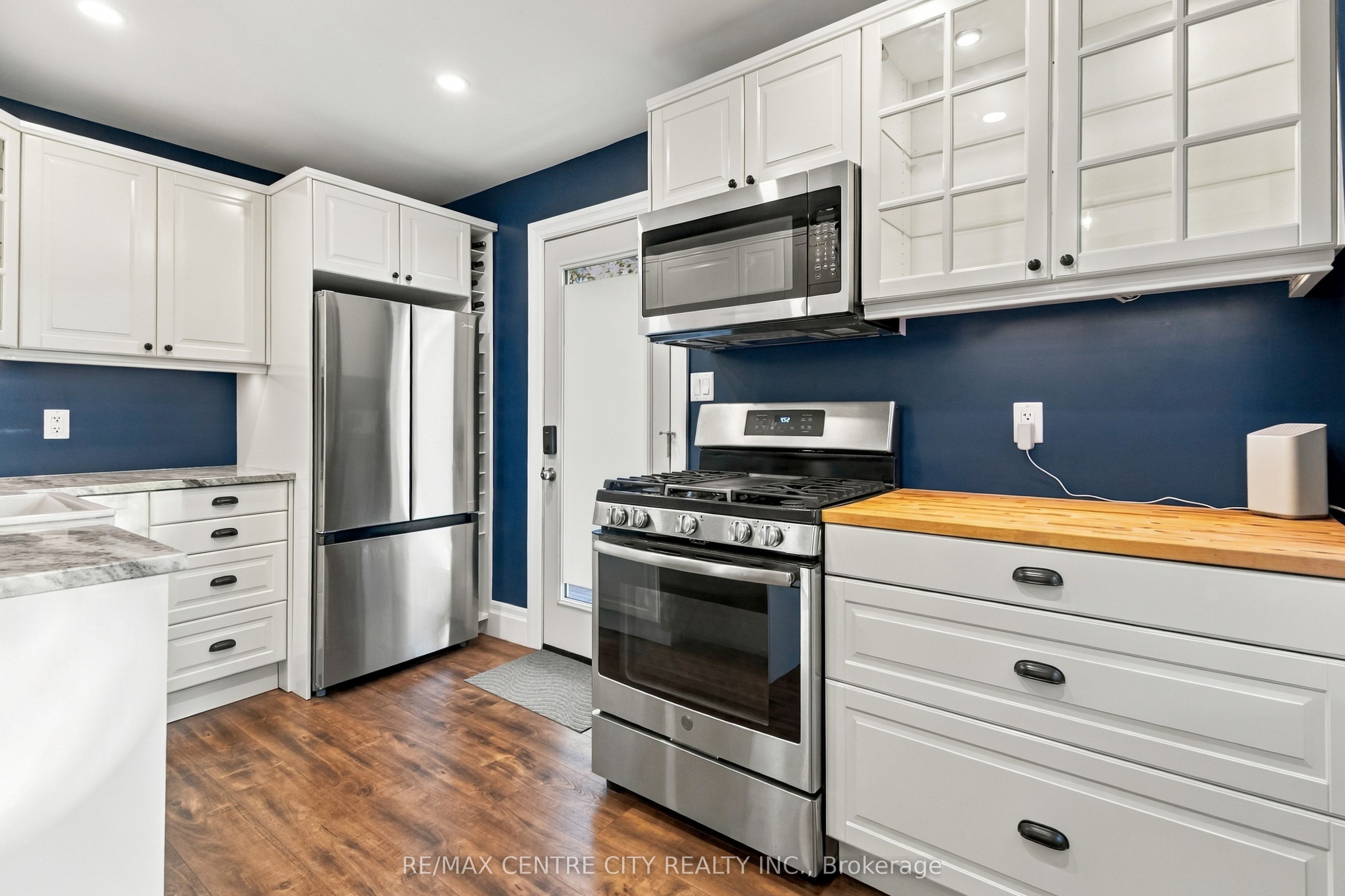 794 Strand Street Property Photo 7