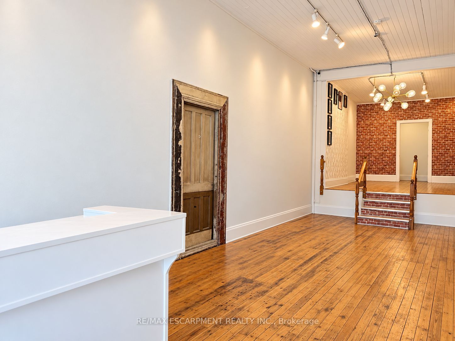 133 James Street N Property Photo 1