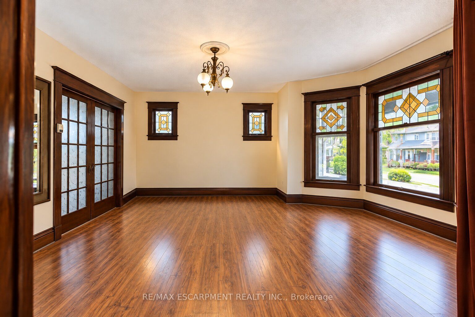 4602 Ryerson Crescent Property Photo 4