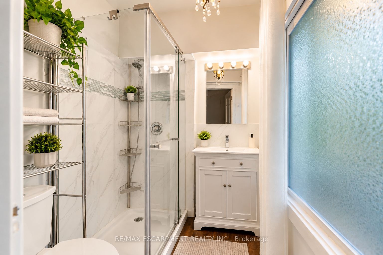 4602 Ryerson Crescent Property Photo 8
