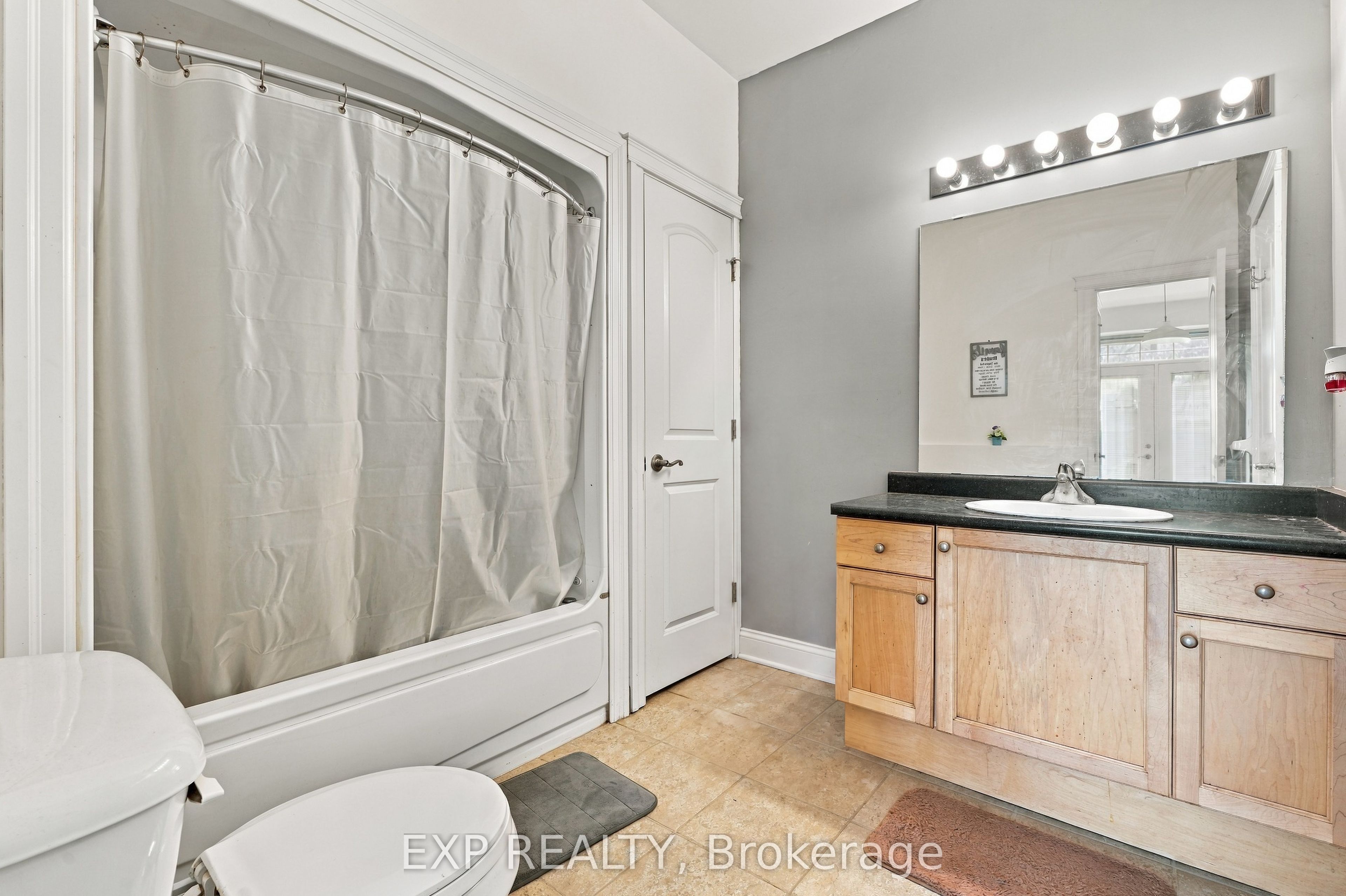 555 King Street E 106 Property Photo 11