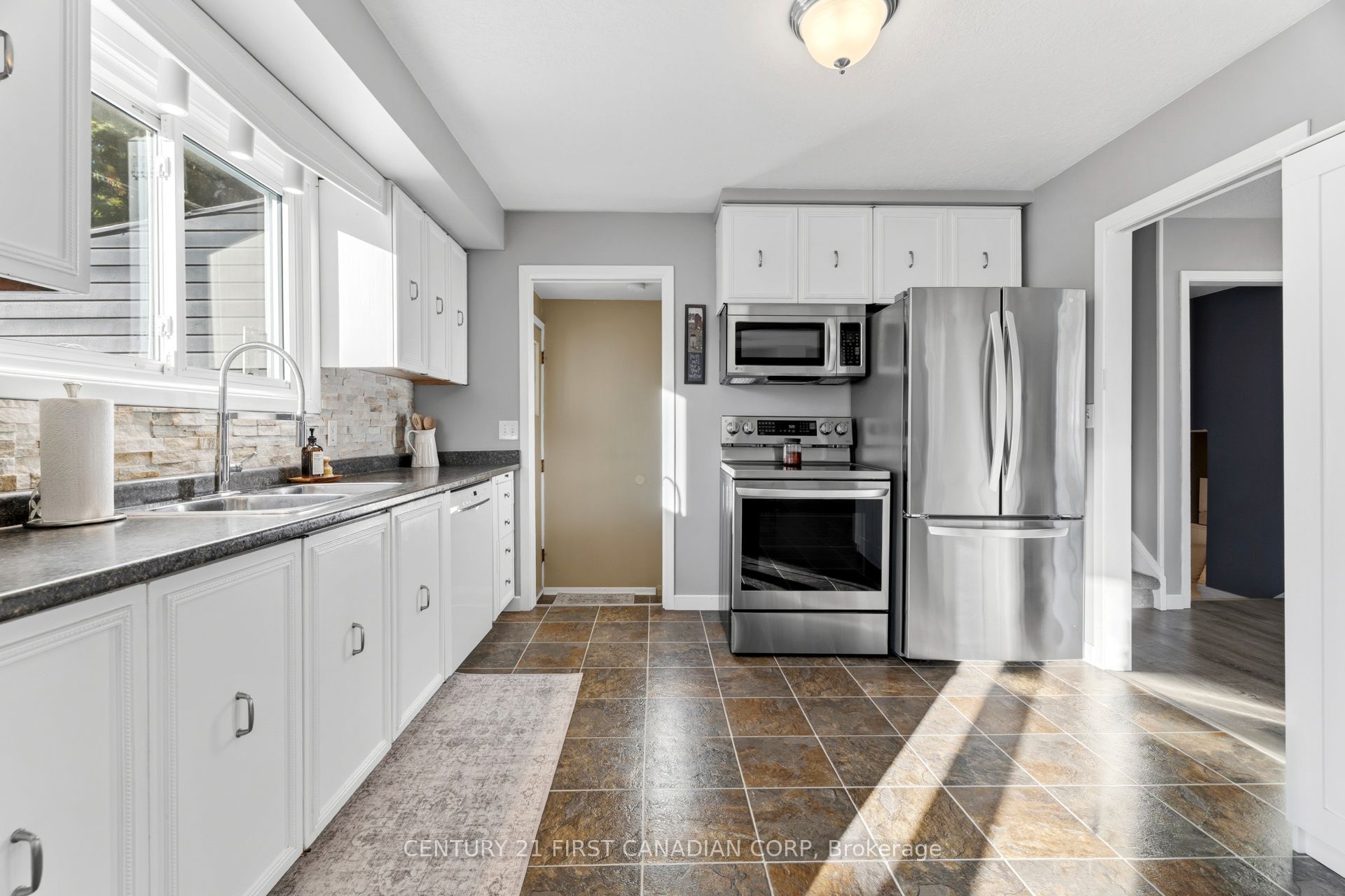 32831 Richmond Street Property Photo 9