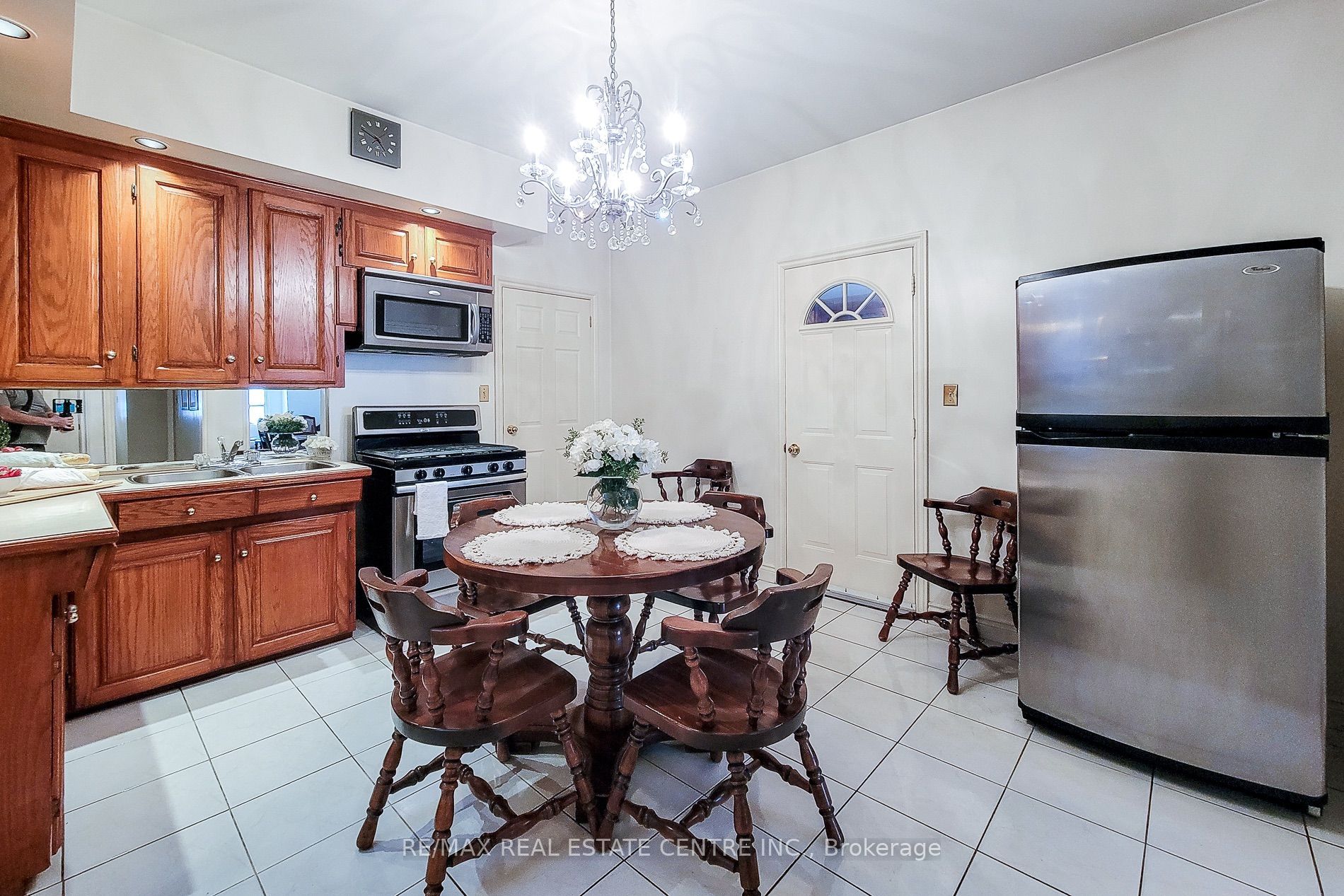 244 Hughson Street N Property Photo 16