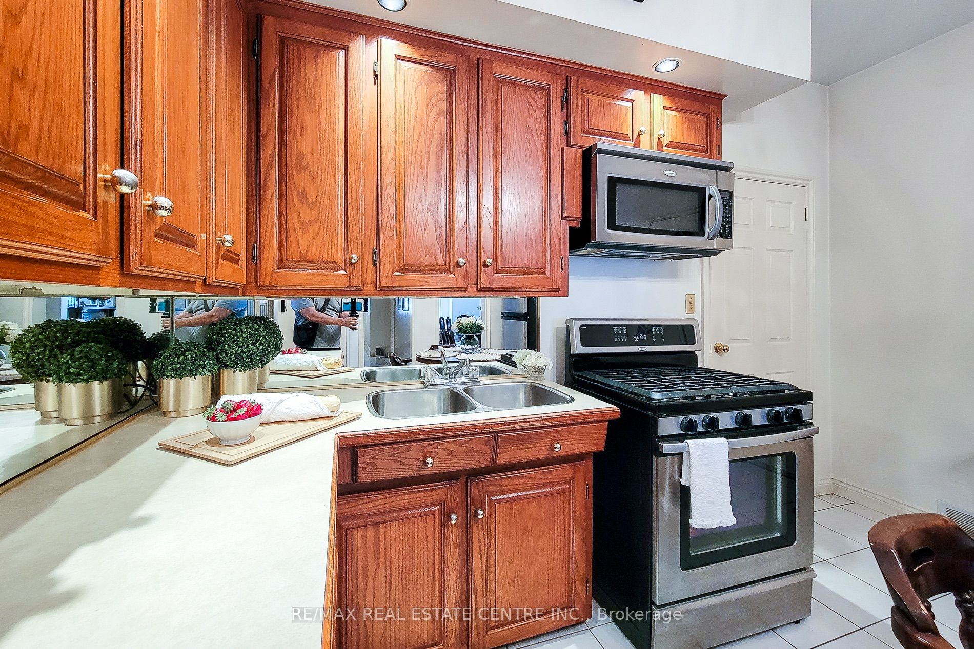 244 Hughson Street N Property Photo 17