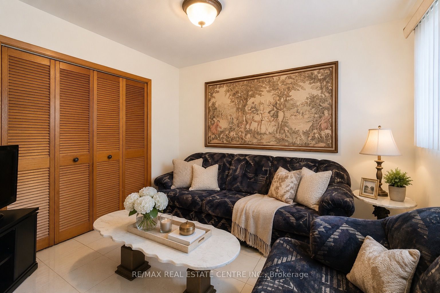 244 Hughson Street N Property Photo 20