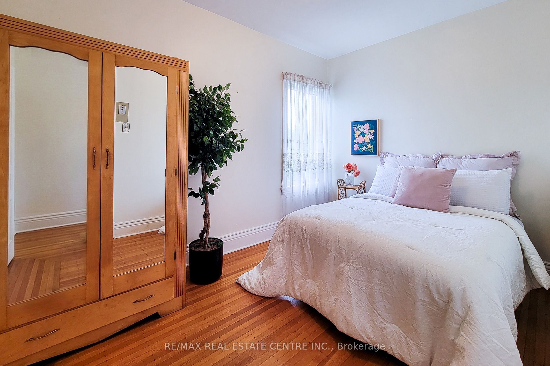 244 Hughson Street N Property Photo 25