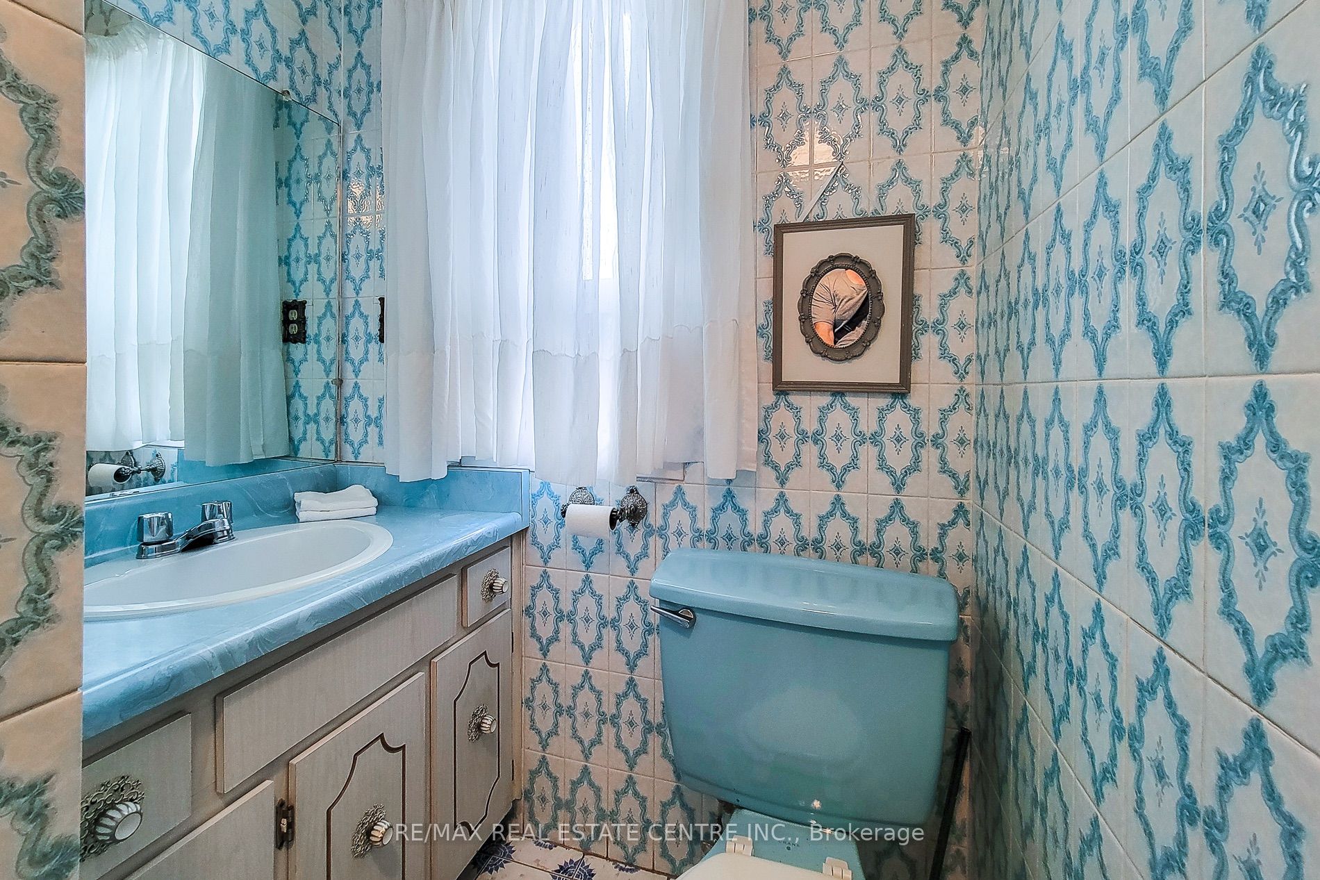 244 Hughson Street N Property Photo 28