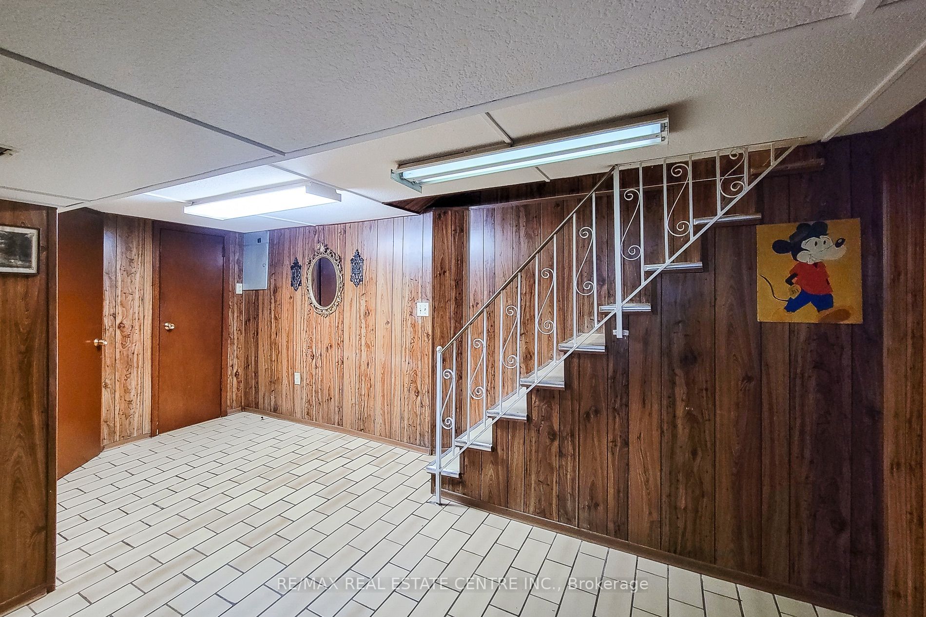 244 Hughson Street N Property Photo 31