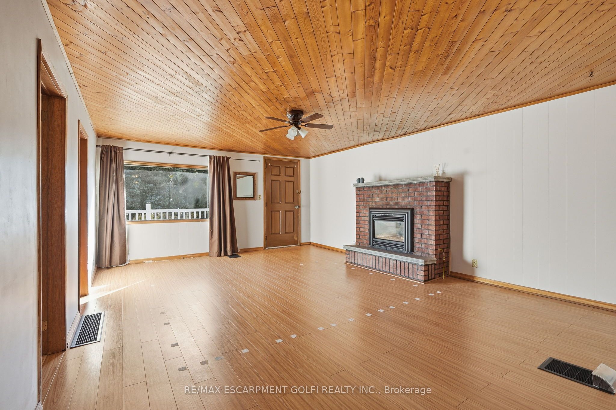 9943 Ort Road Property Photo 4