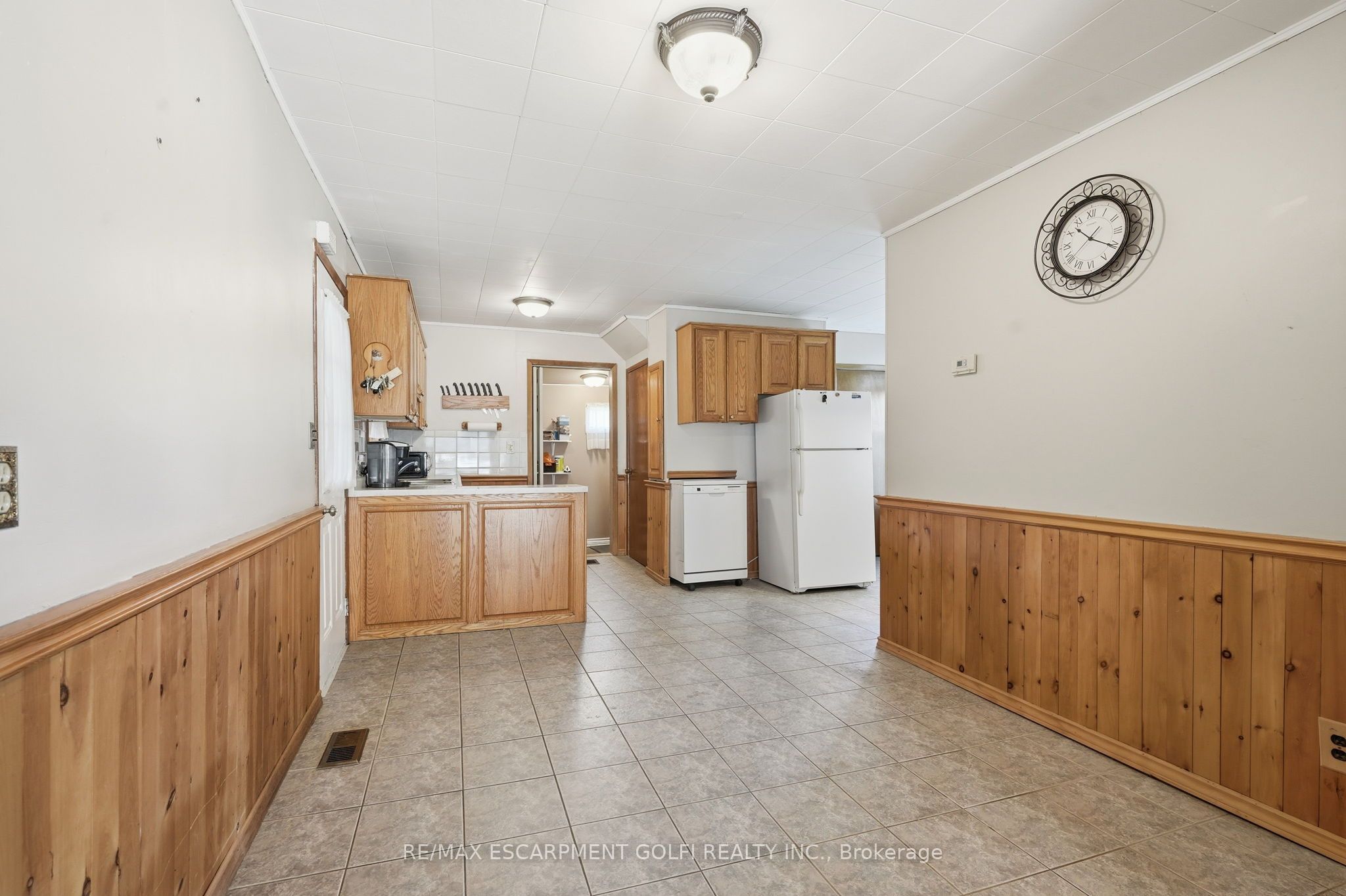 9943 Ort Road Property Photo 6