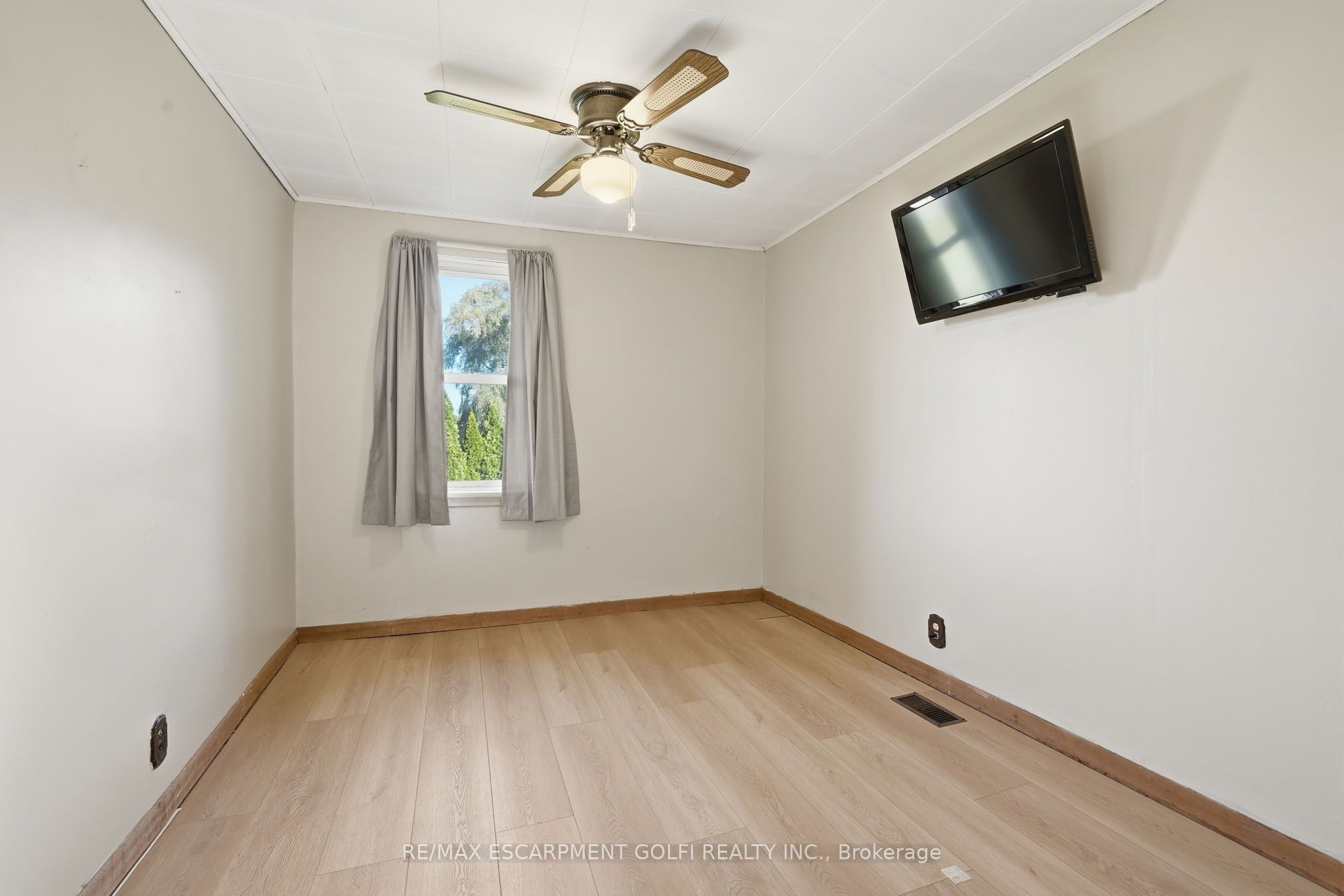 9943 Ort Road Property Photo 8