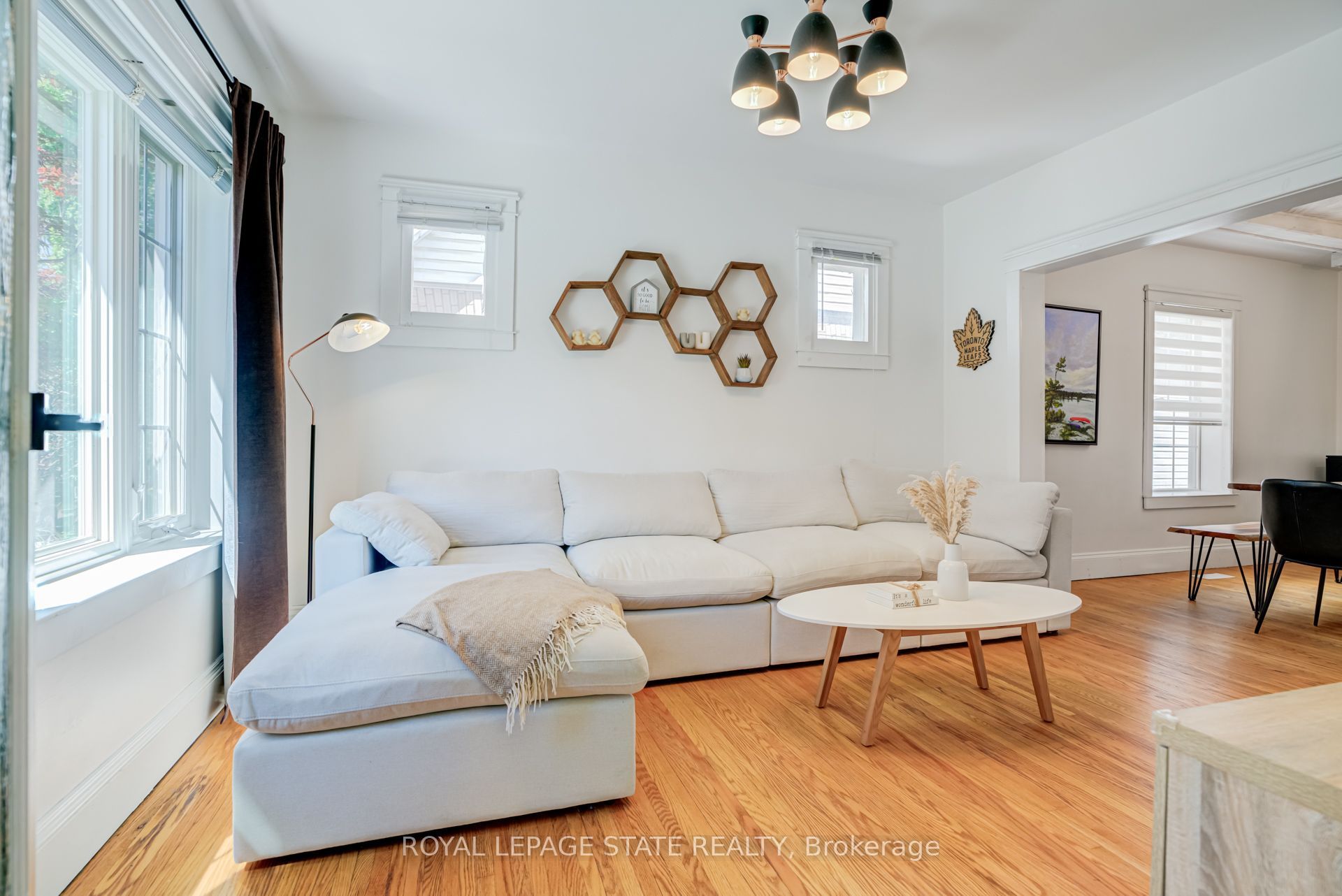 175 Rosslyn Avenue S Property Photo 8