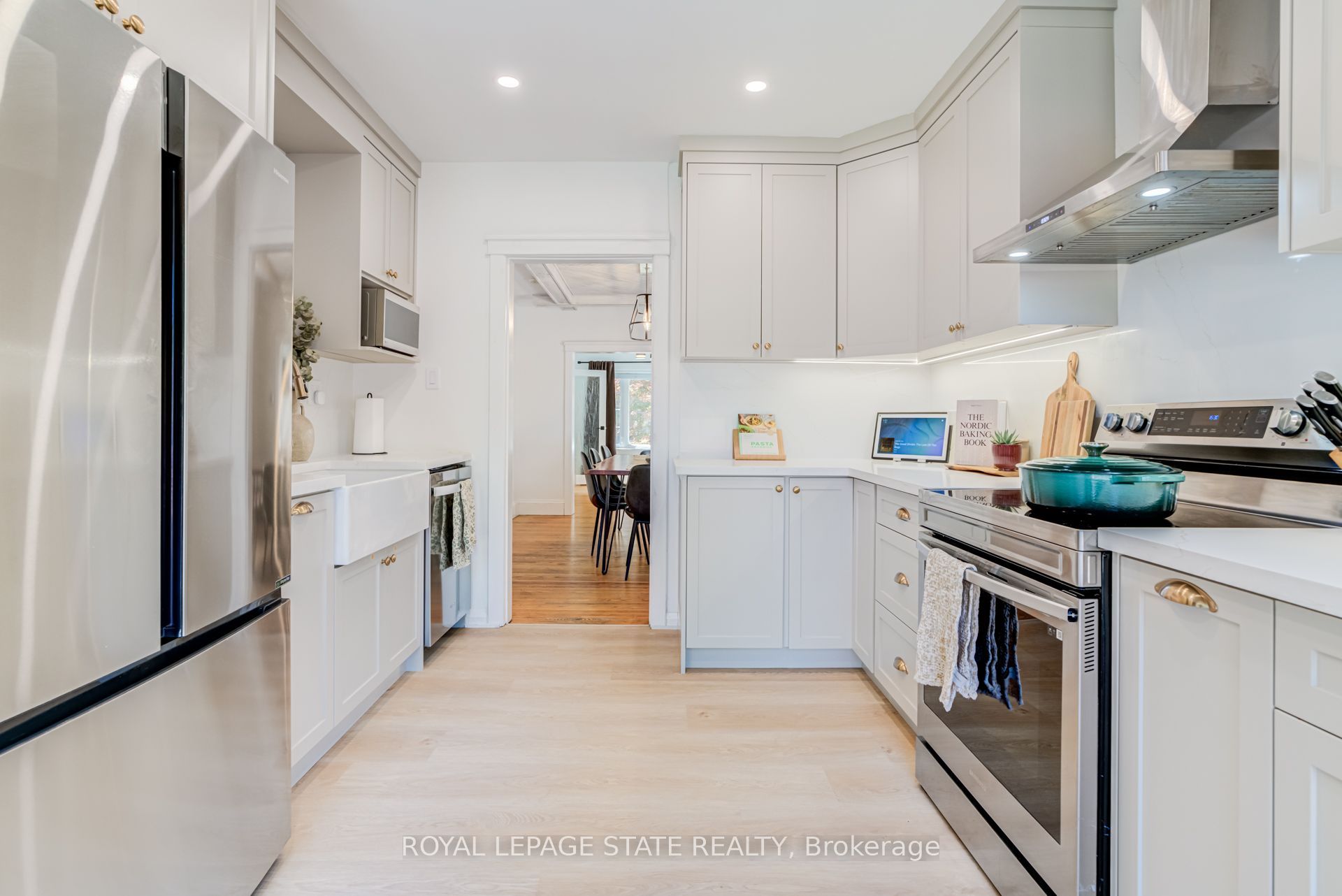 175 Rosslyn Avenue S Property Photo 16