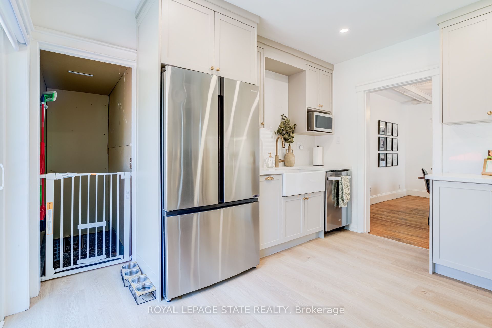 175 Rosslyn Avenue S Property Photo 18