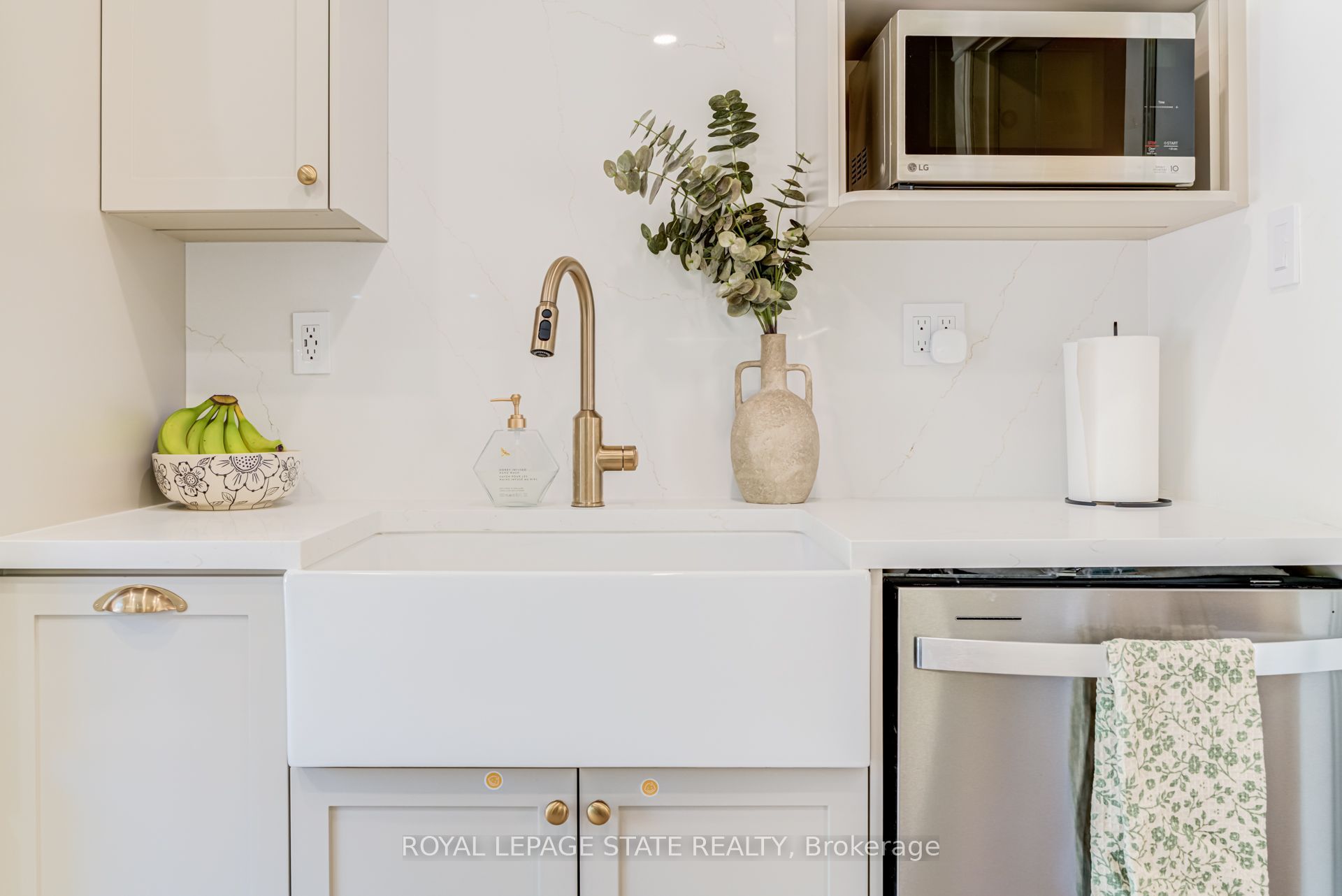 175 Rosslyn Avenue S Property Photo 19