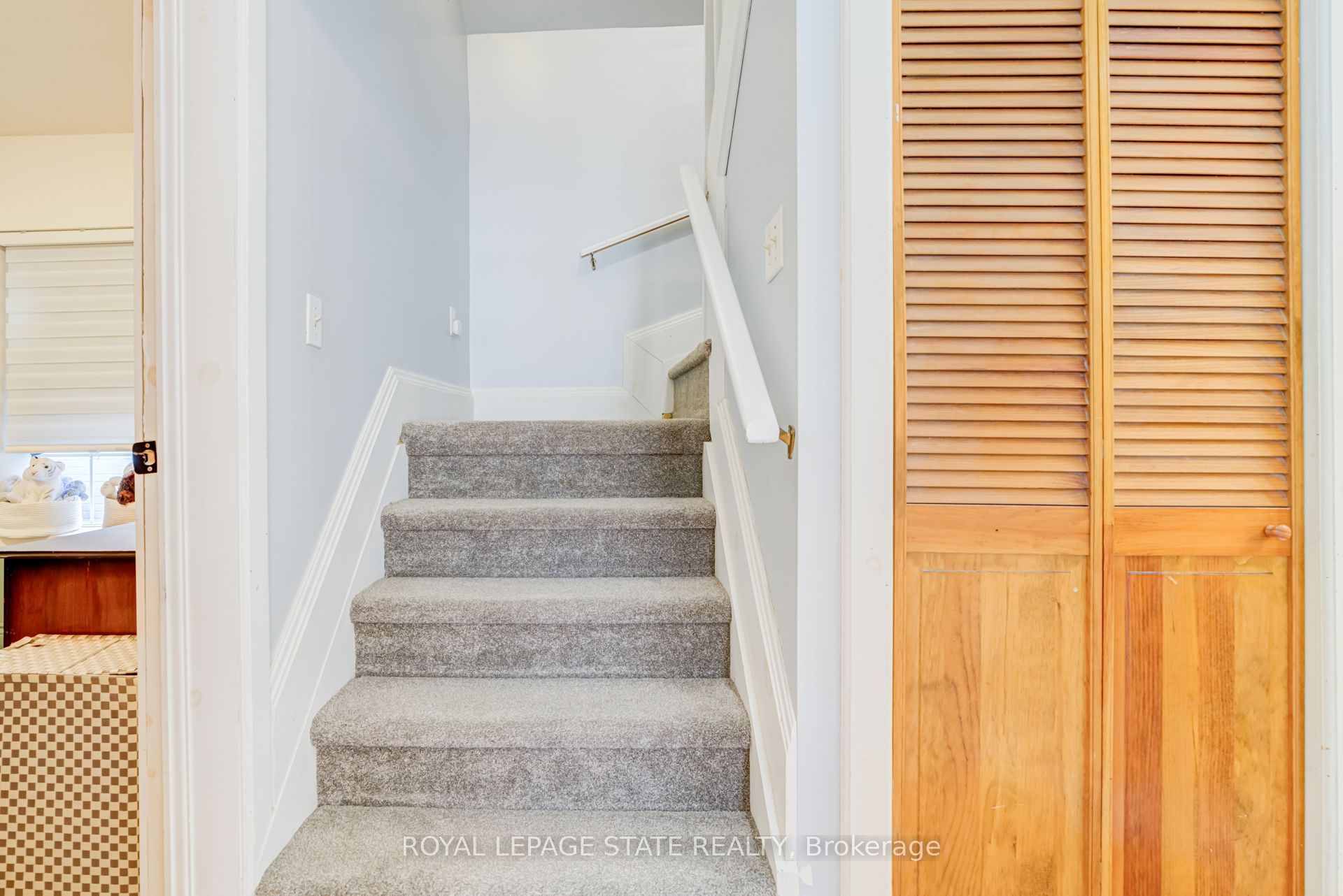 175 Rosslyn Avenue S Property Photo 26