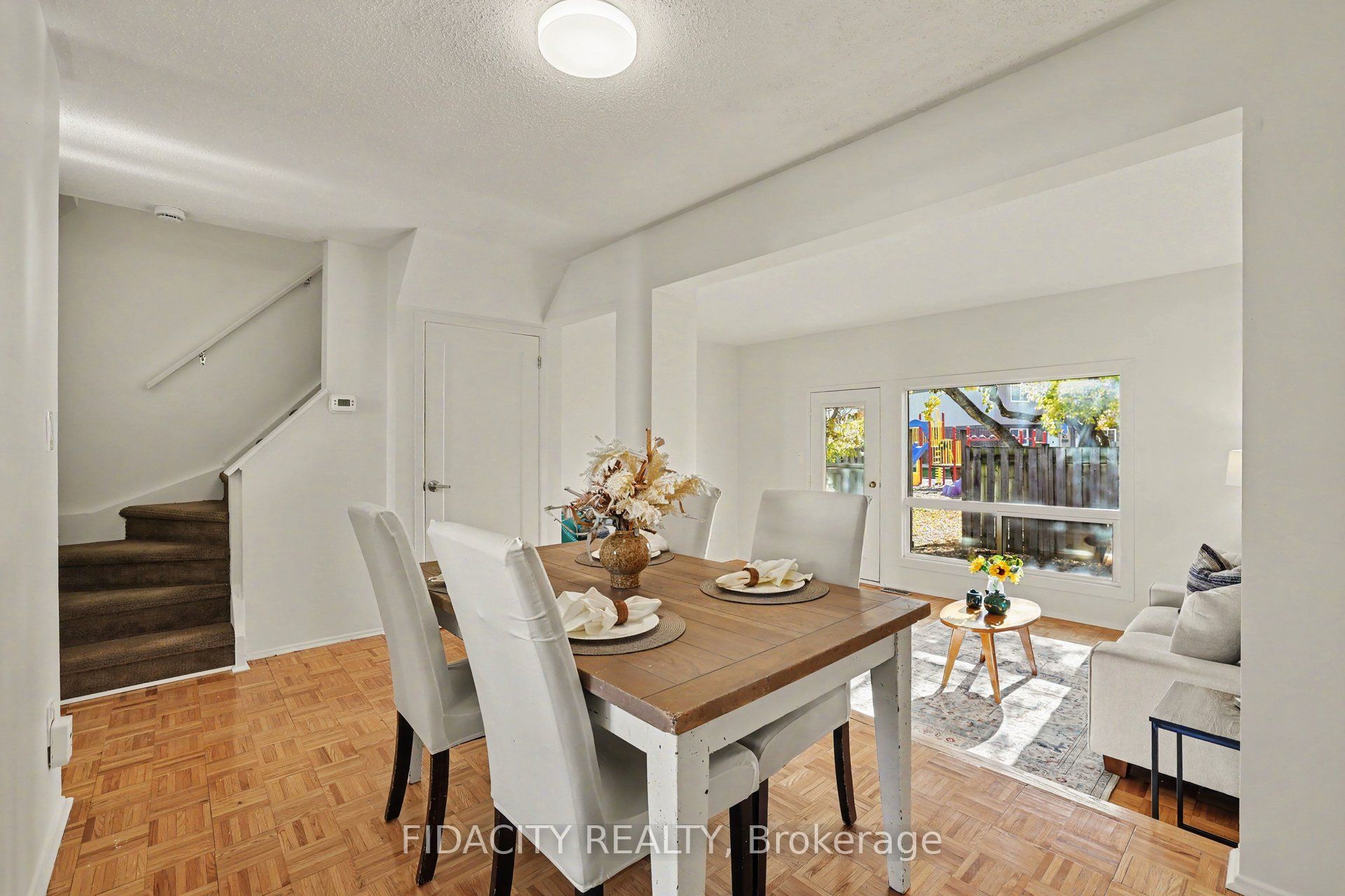 44 Foxfield Drive E Property Photo 7