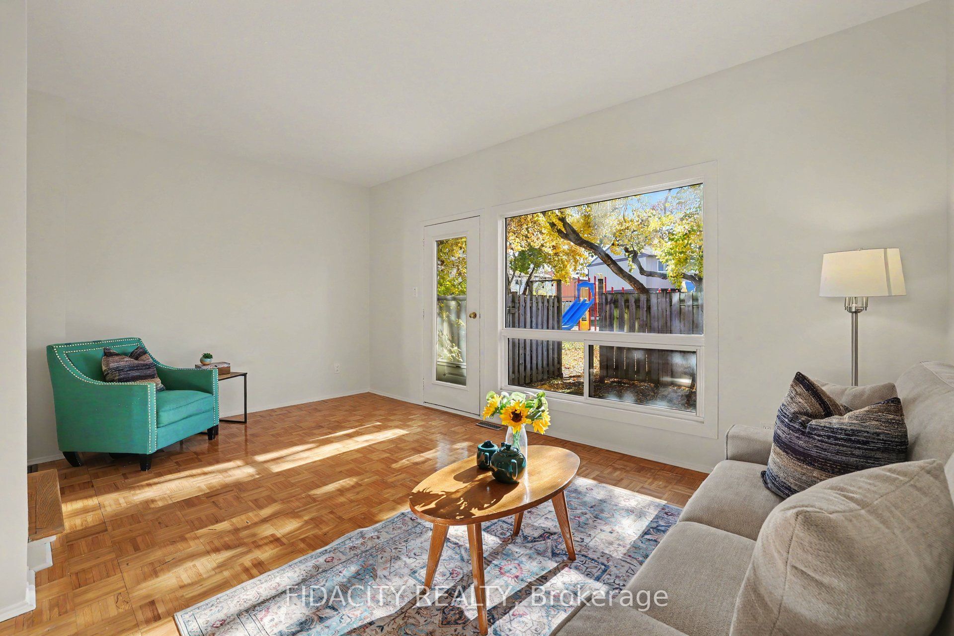44 Foxfield Drive E Property Photo 10