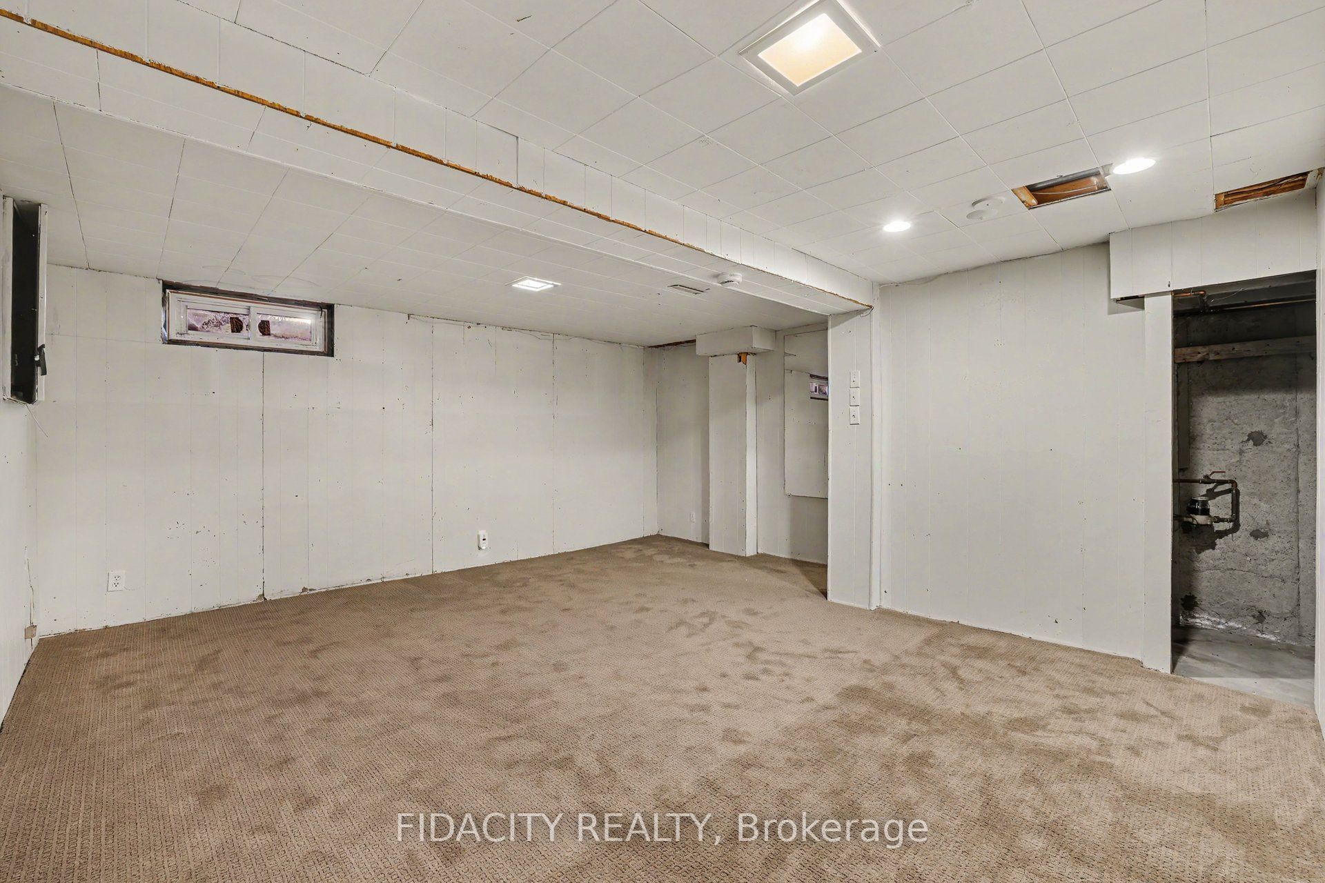 44 Foxfield Drive E Property Photo 17
