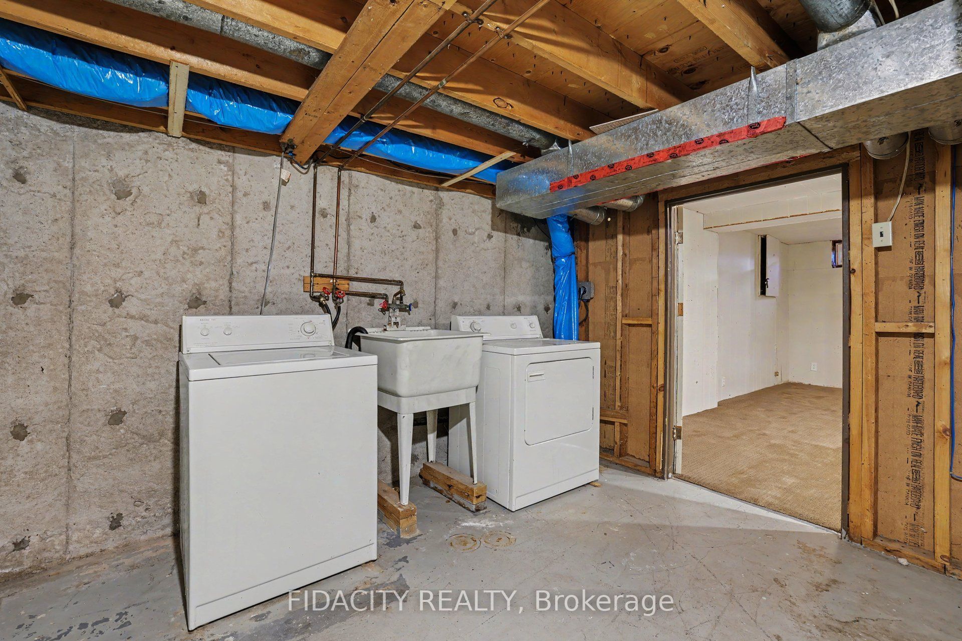 44 Foxfield Drive E Property Photo 18