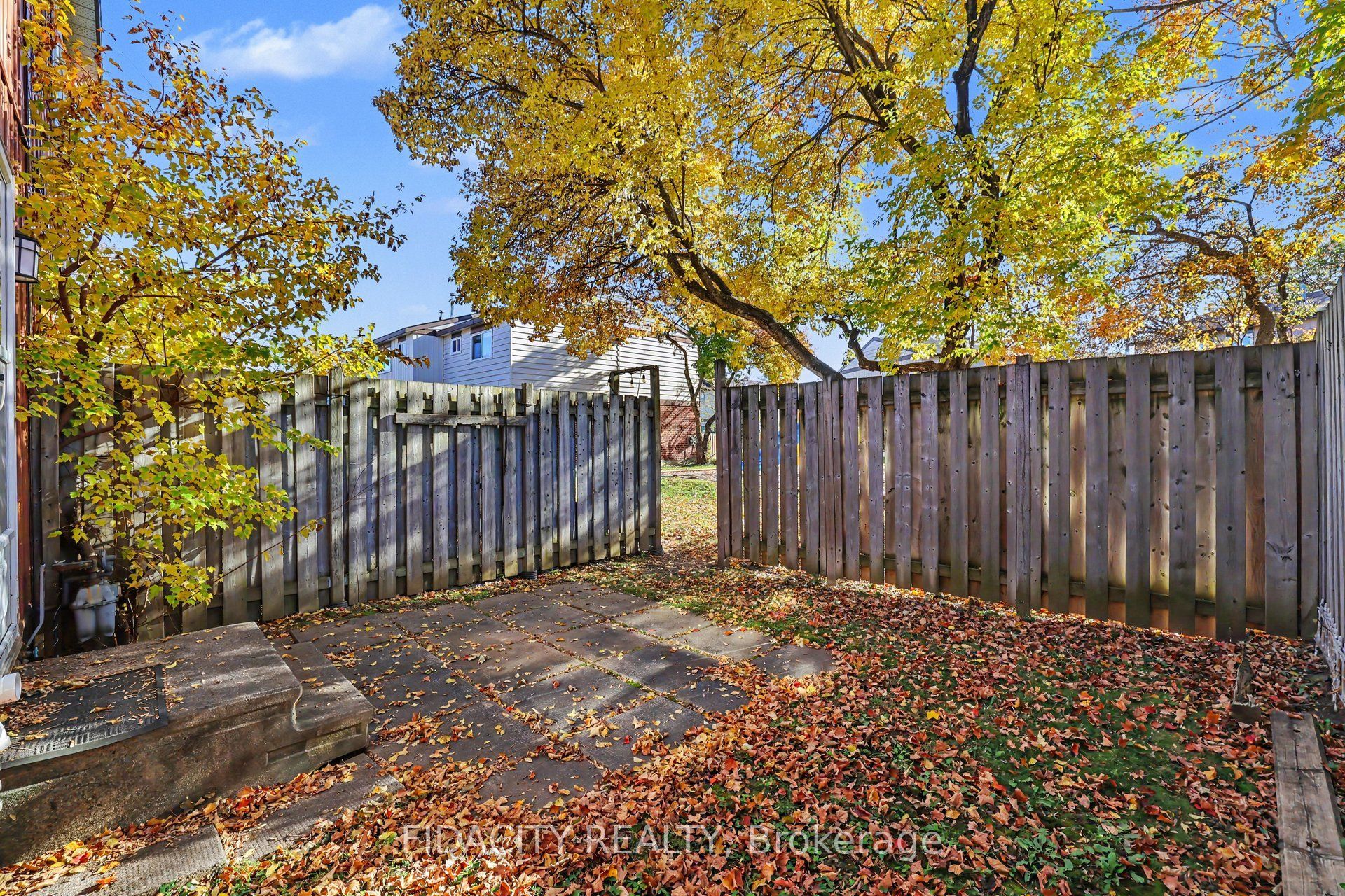 44 Foxfield Drive E Property Photo 19