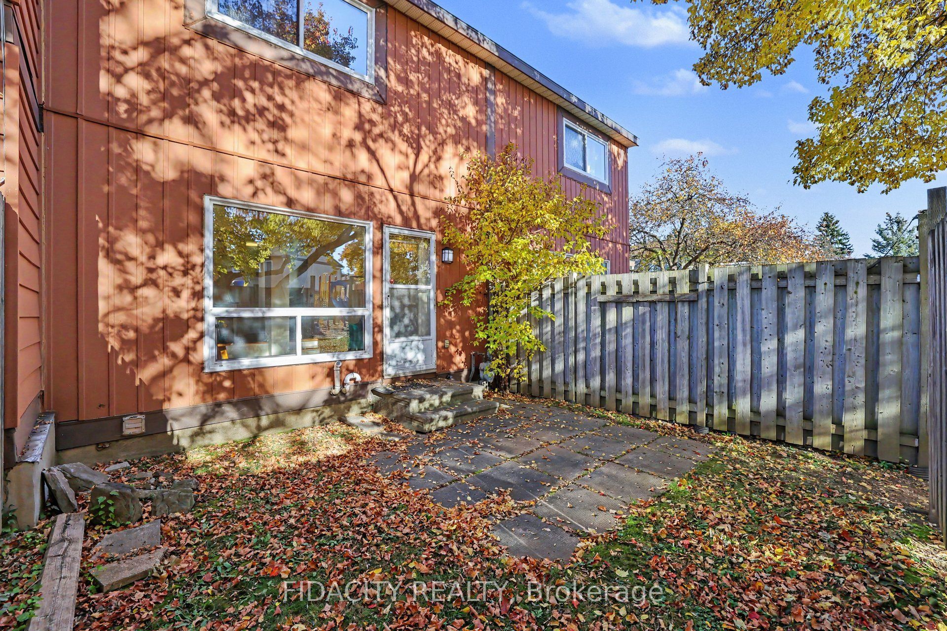 44 Foxfield Drive E Property Photo 20