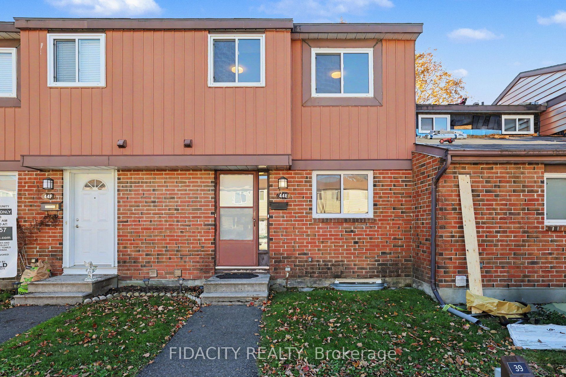 44 Foxfield Drive E Property Photo 22