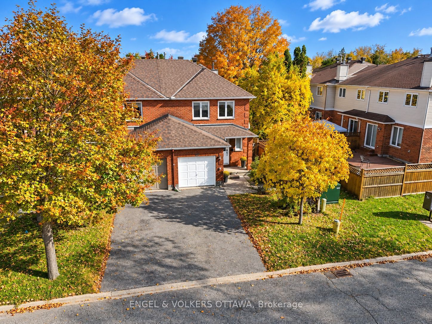 29 Woodbury Crescent Property Photo 2