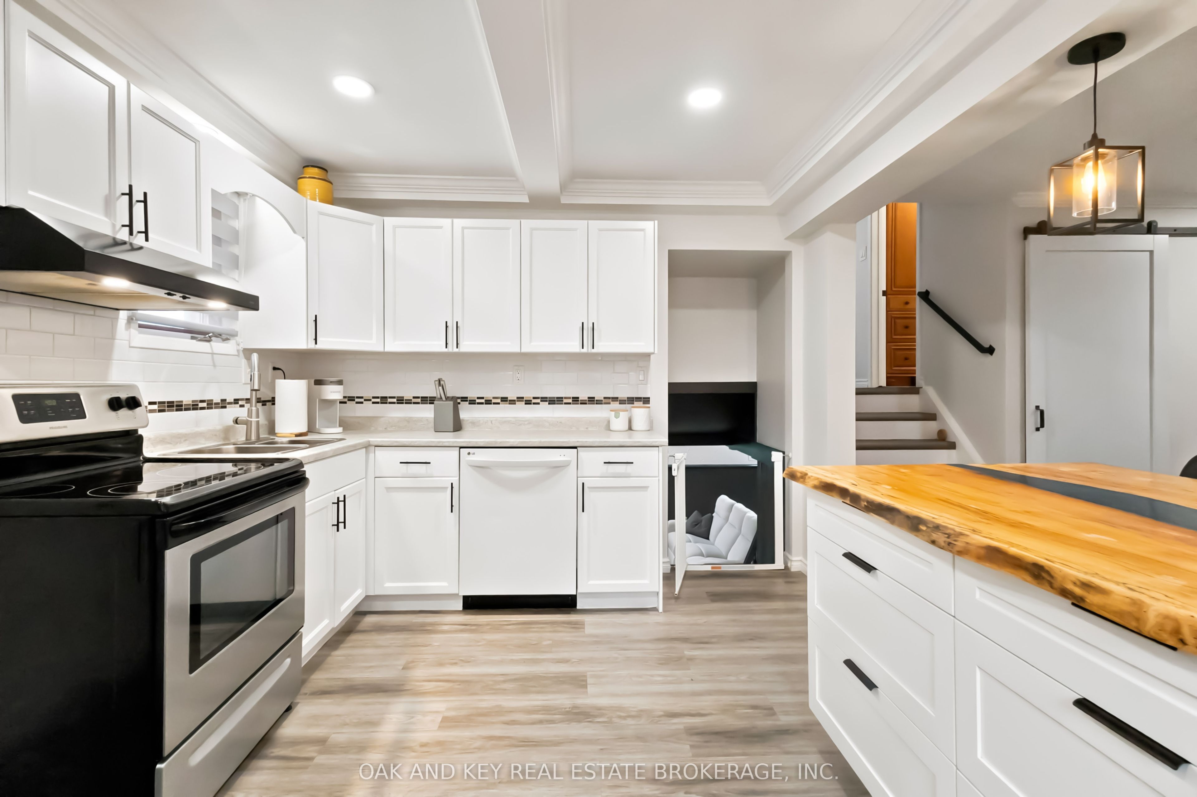 1 Vanier Place Property Photo 8