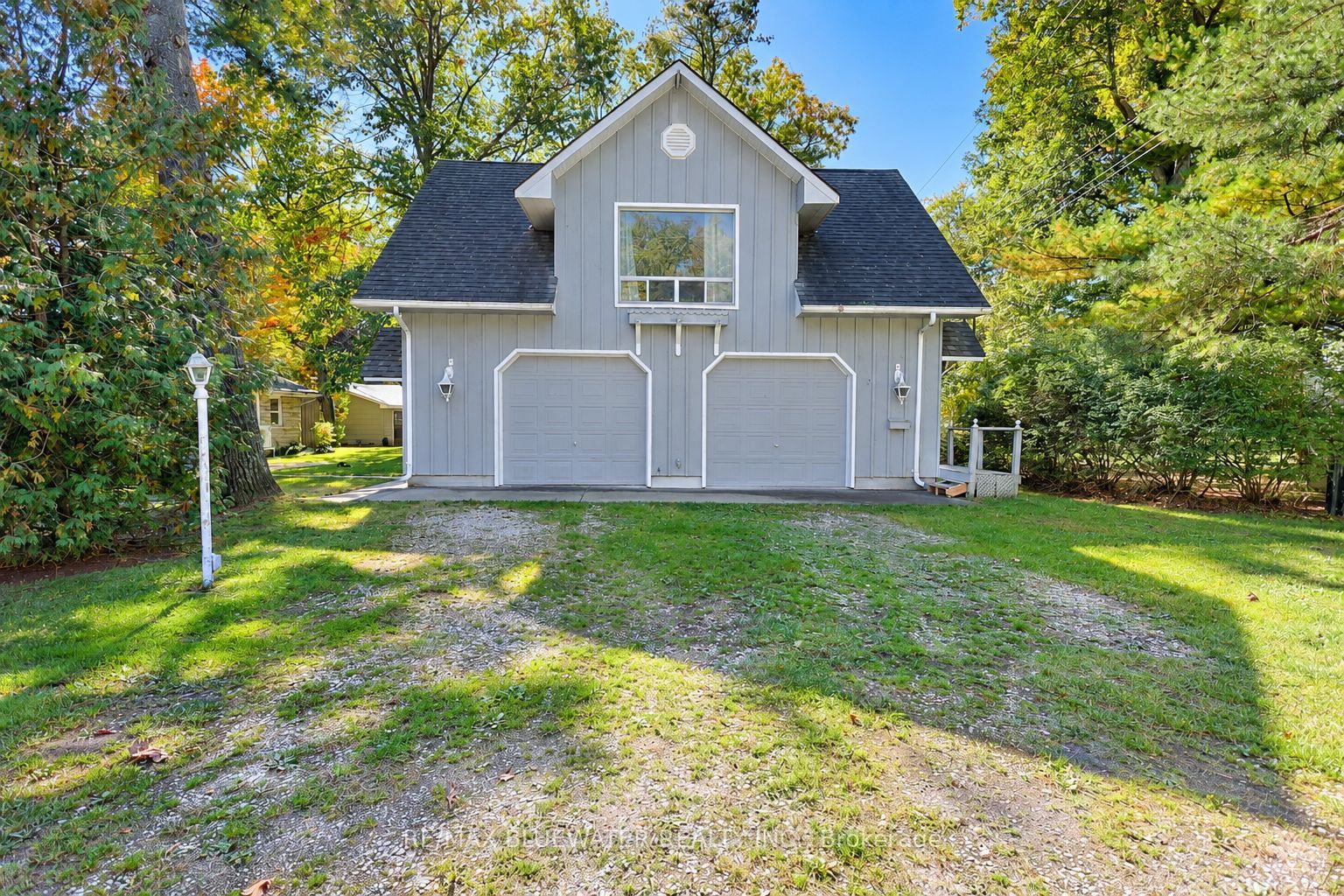 10138 Edmonds Boulevard Property Photo 2