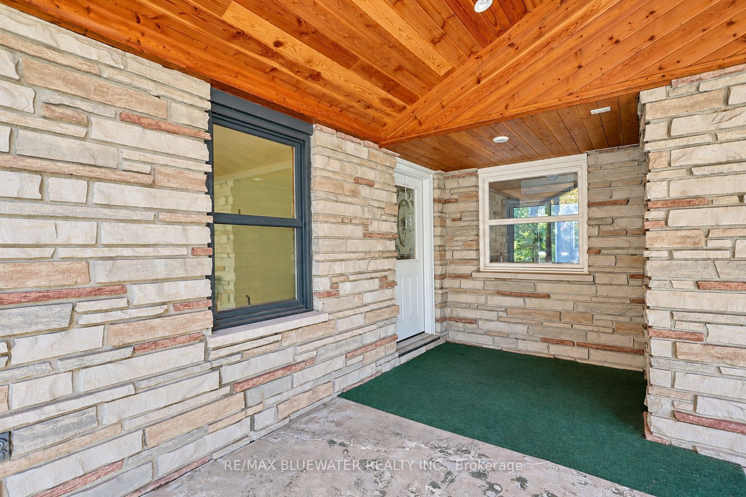10138 Edmonds Boulevard Property Photo 8
