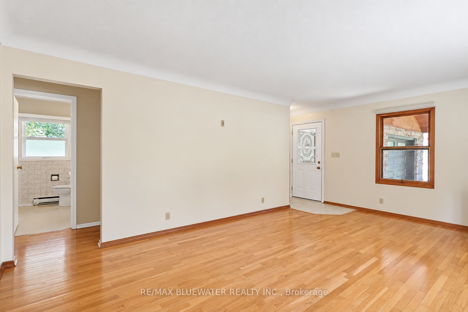 10138 Edmonds Boulevard Property Photo 10