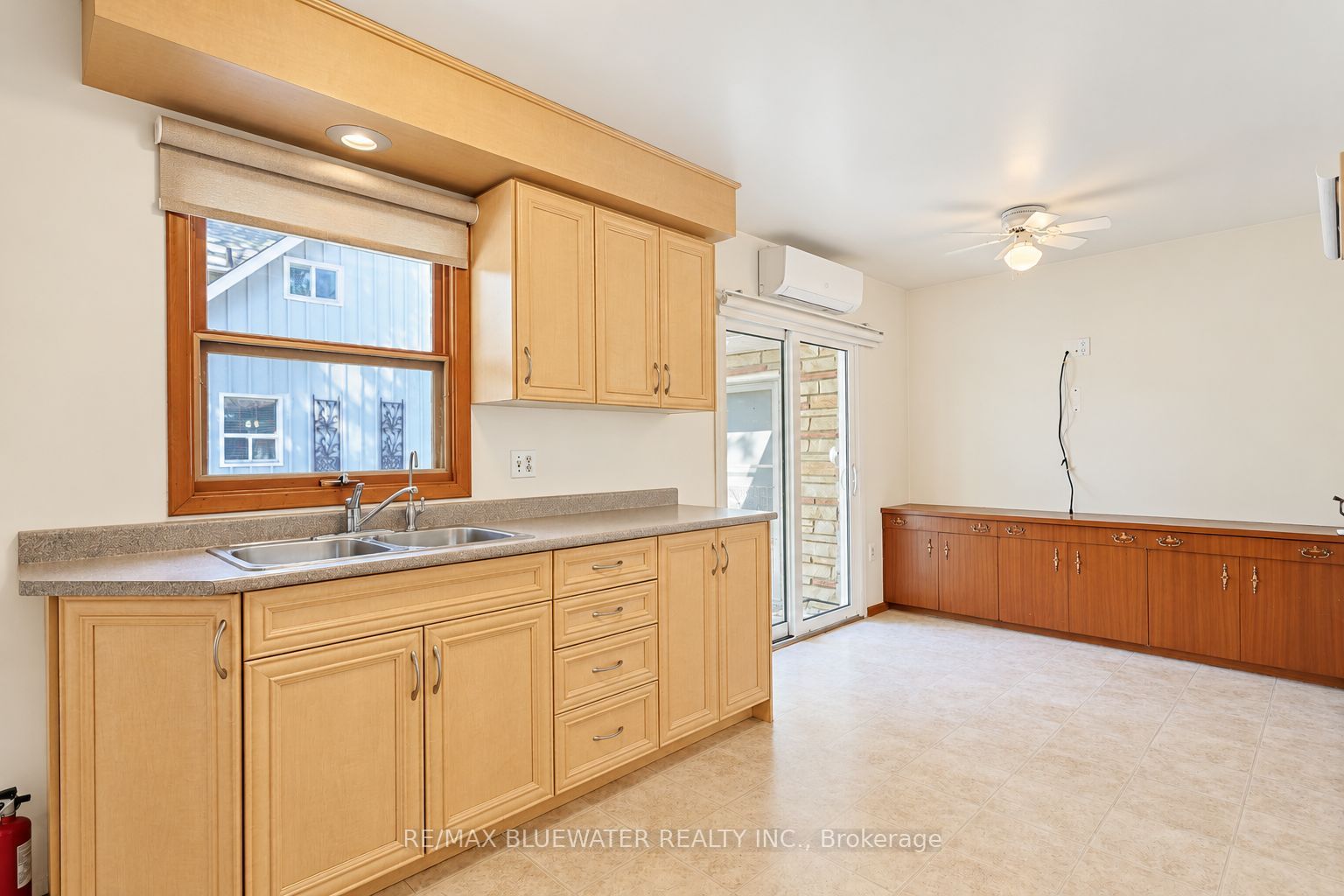 10138 Edmonds Boulevard Property Photo 11