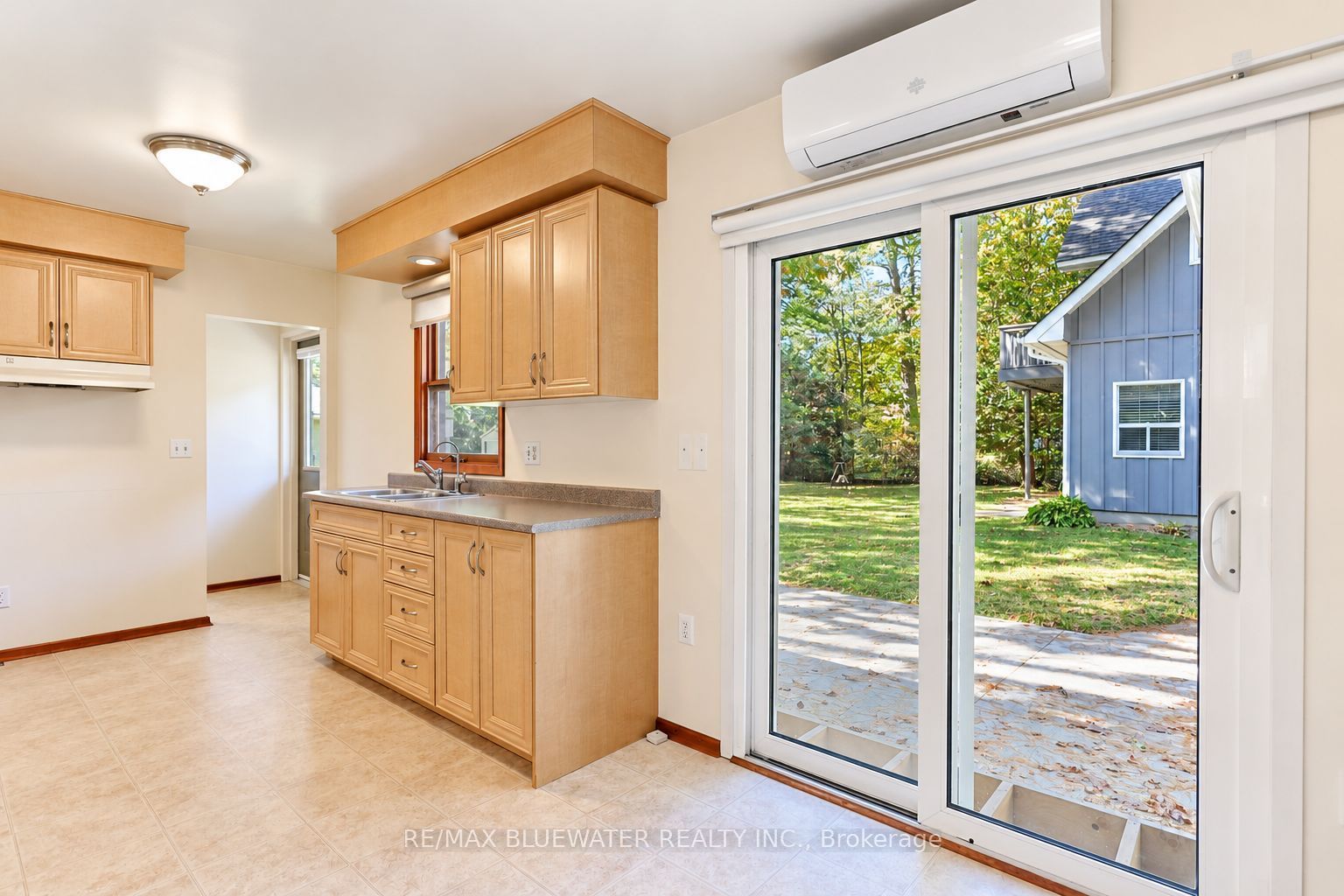 10138 Edmonds Boulevard Property Photo 12