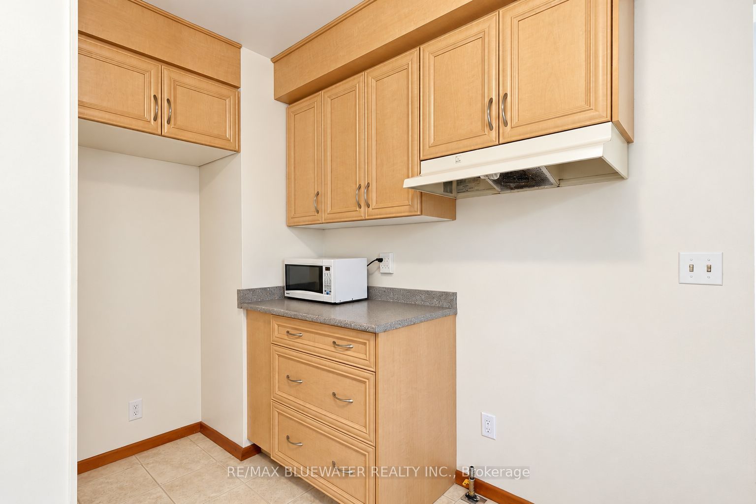 10138 Edmonds Boulevard Property Photo 14