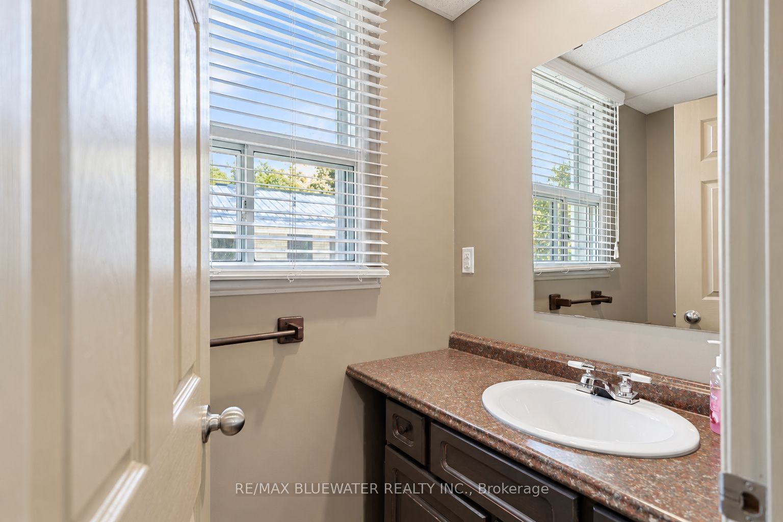 10138 Edmonds Boulevard Property Photo 28
