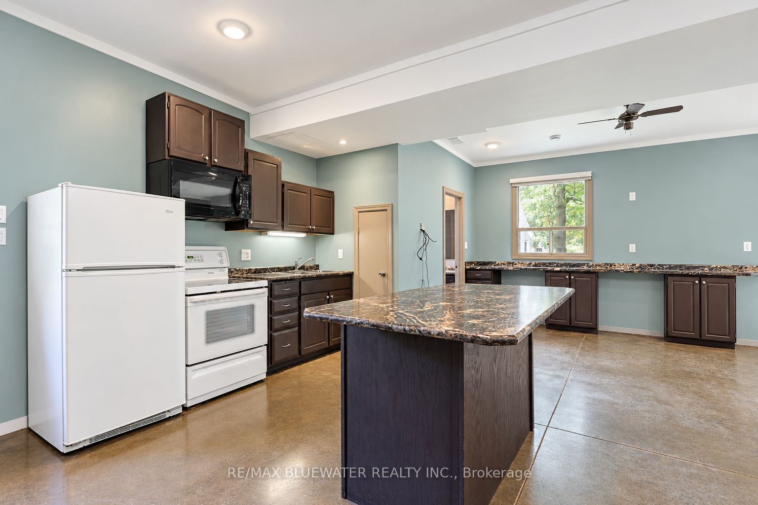 10138 Edmonds Boulevard Property Photo 29