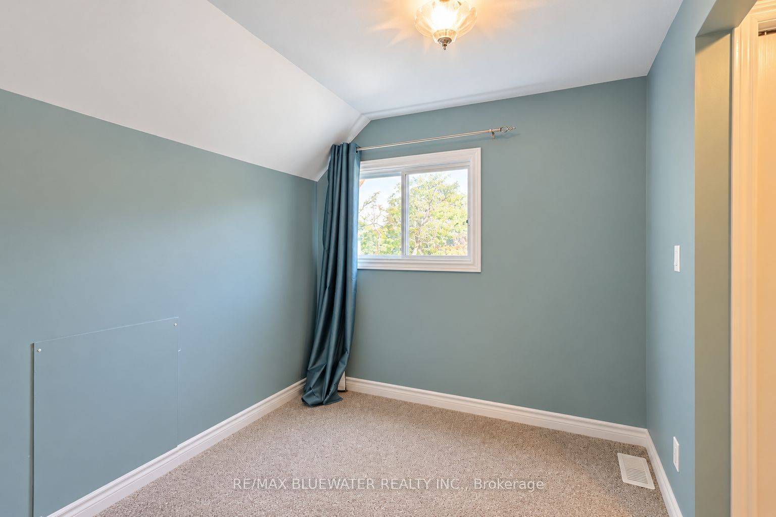 10138 Edmonds Boulevard Property Photo 38