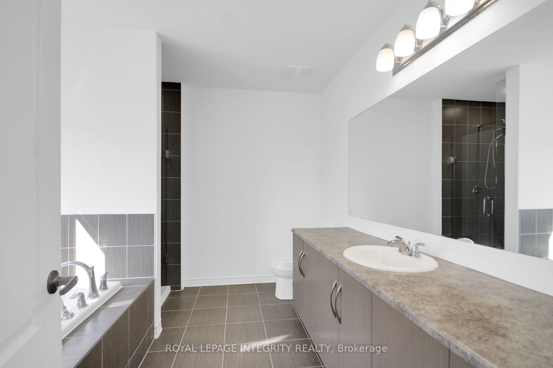 622 Silver Spruce Way Property Photo 25