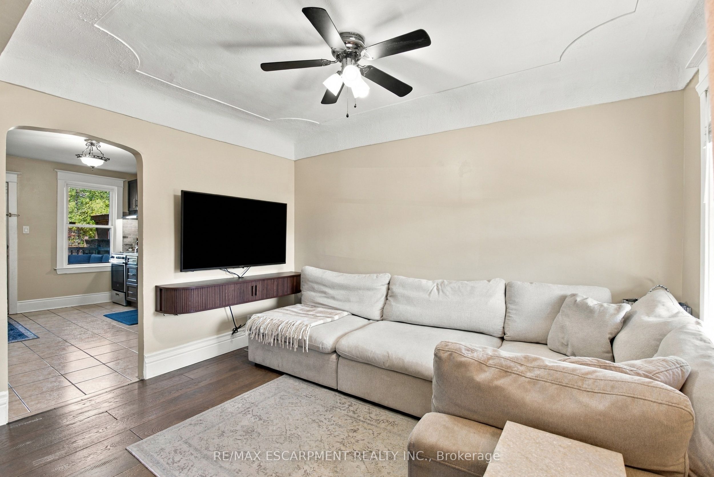 153 Albany Avenue Property Photo 7
