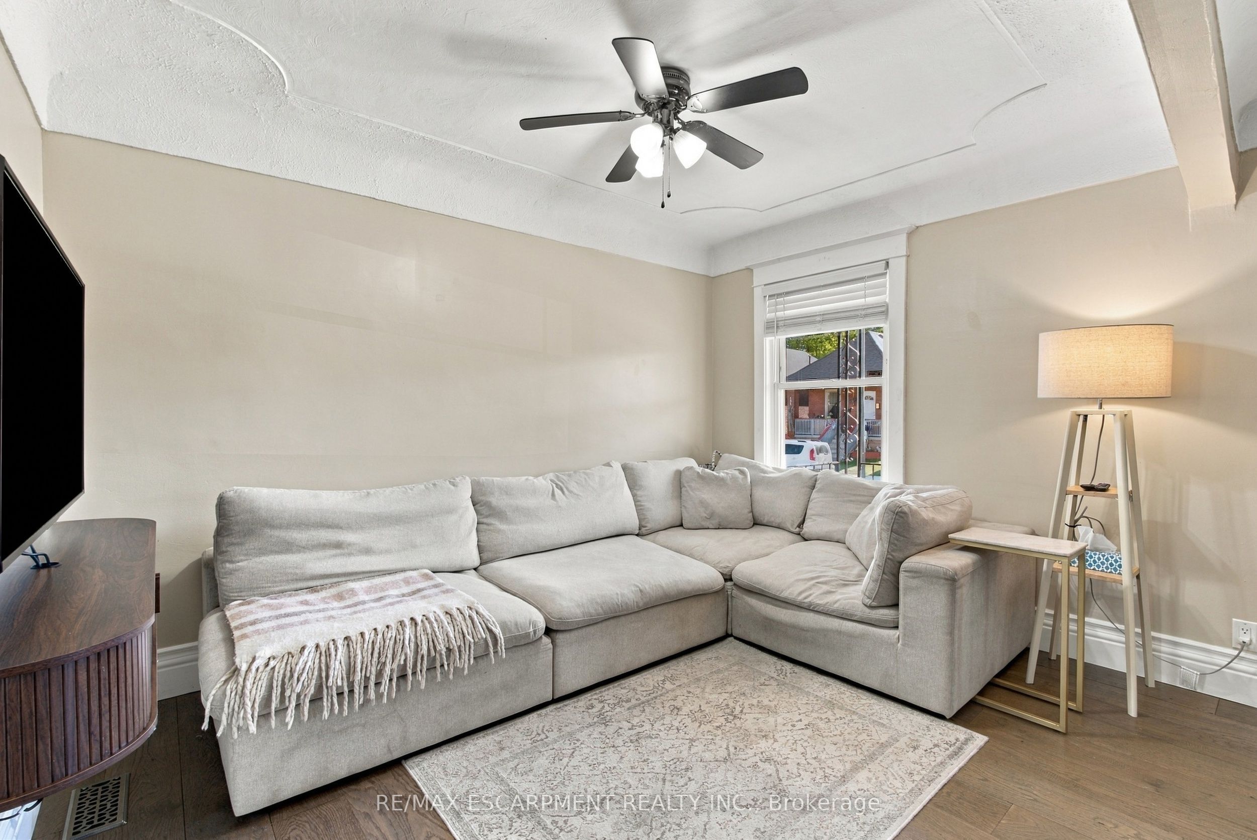 153 Albany Avenue Property Photo 8