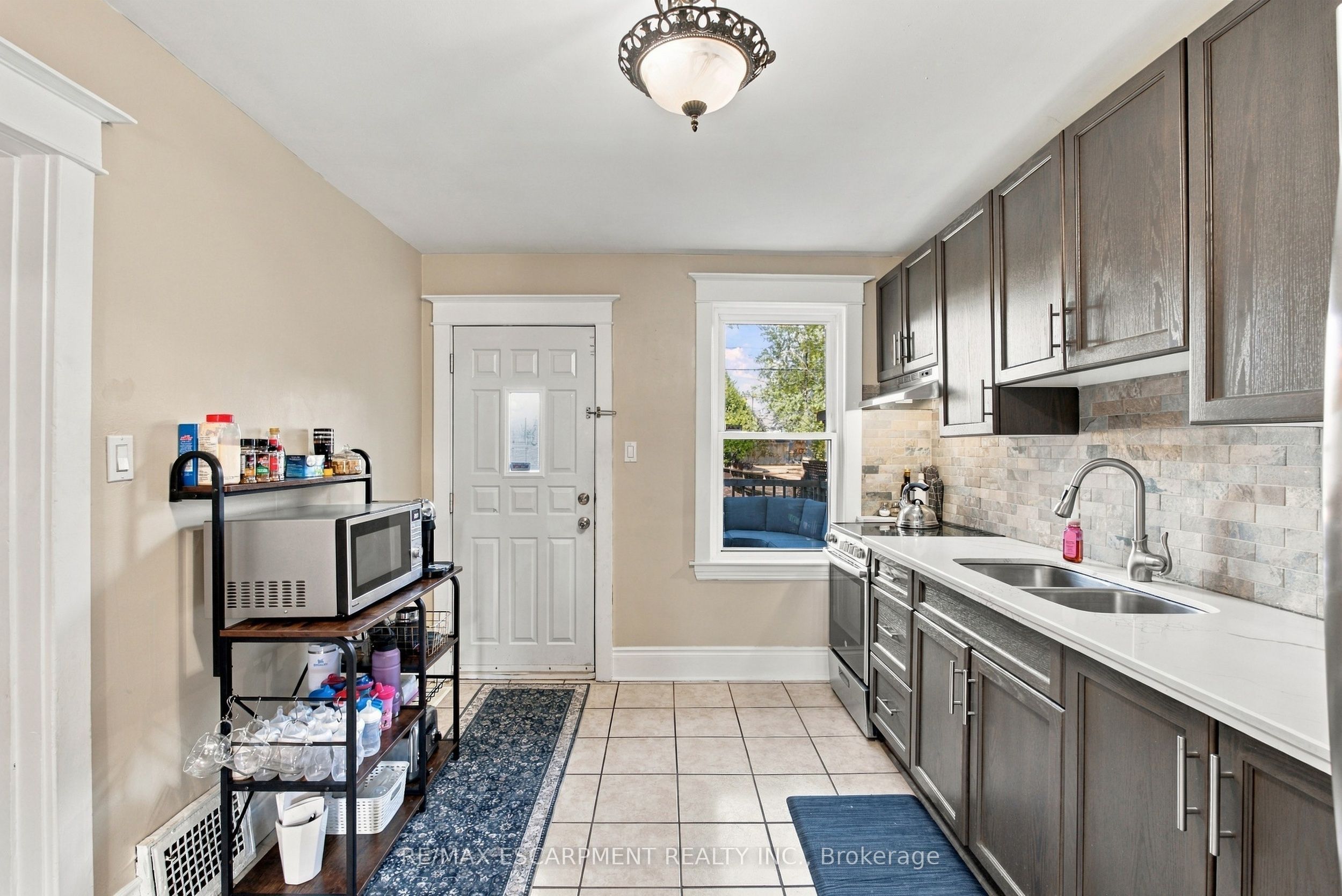153 Albany Avenue Property Photo 15
