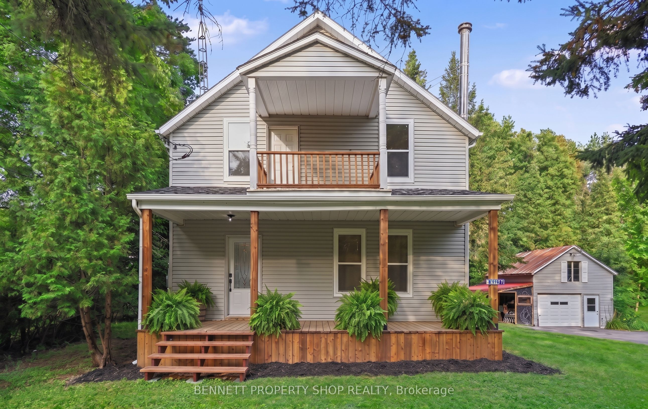 6107 3rd Line Road Property Photo 1
