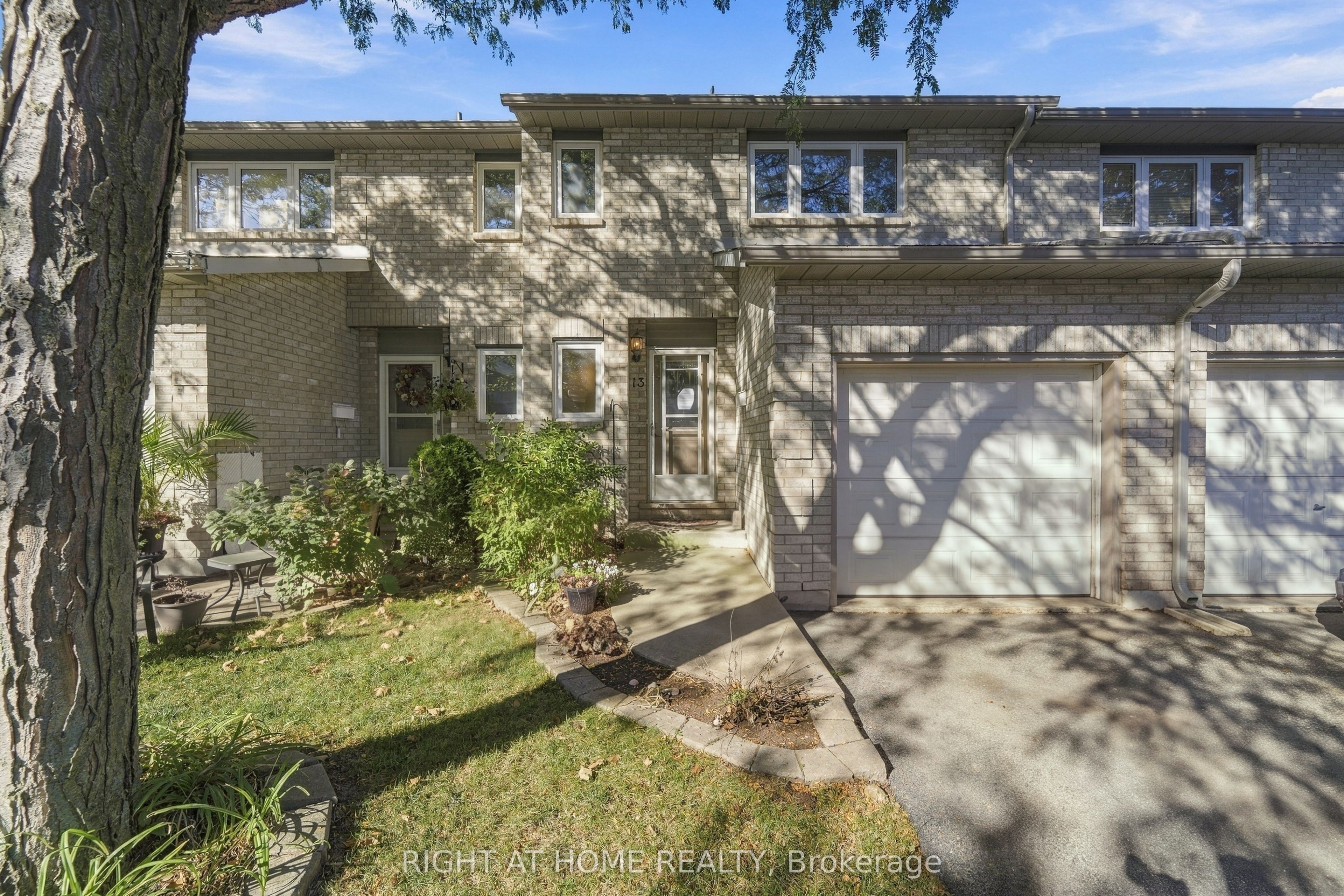 591 Eighth E 13 Property Photo 1