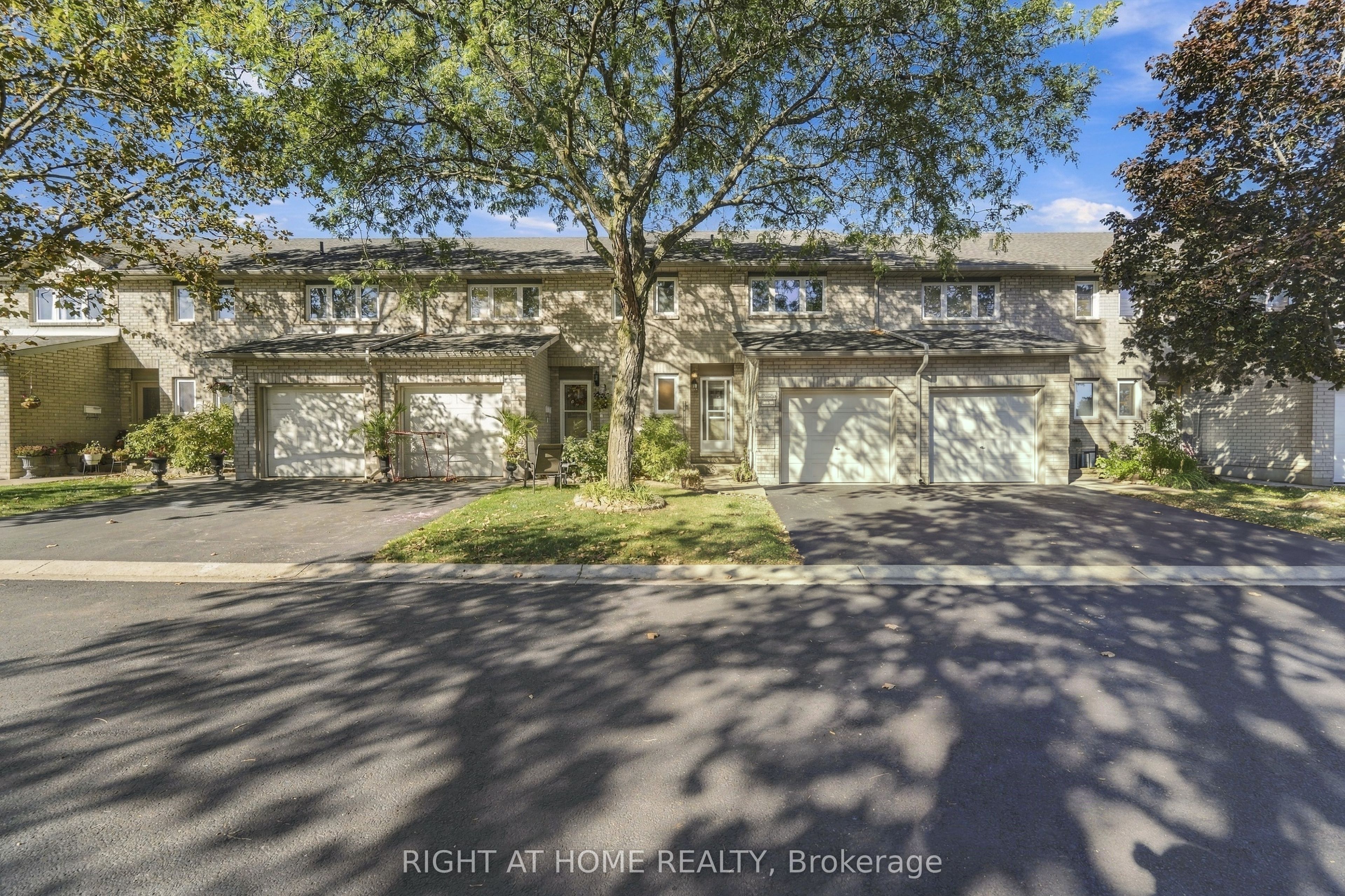 591 Eighth E 13 Property Photo 2