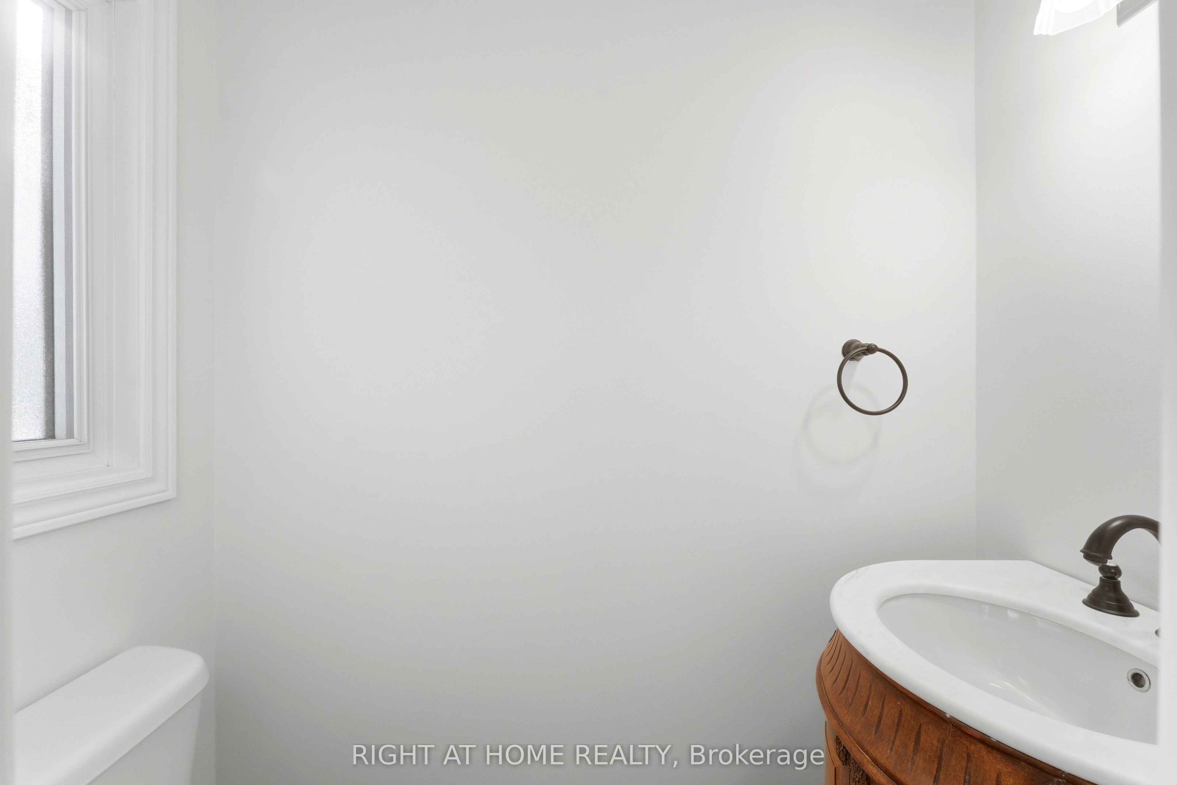 591 Eighth E 13 Property Photo 4
