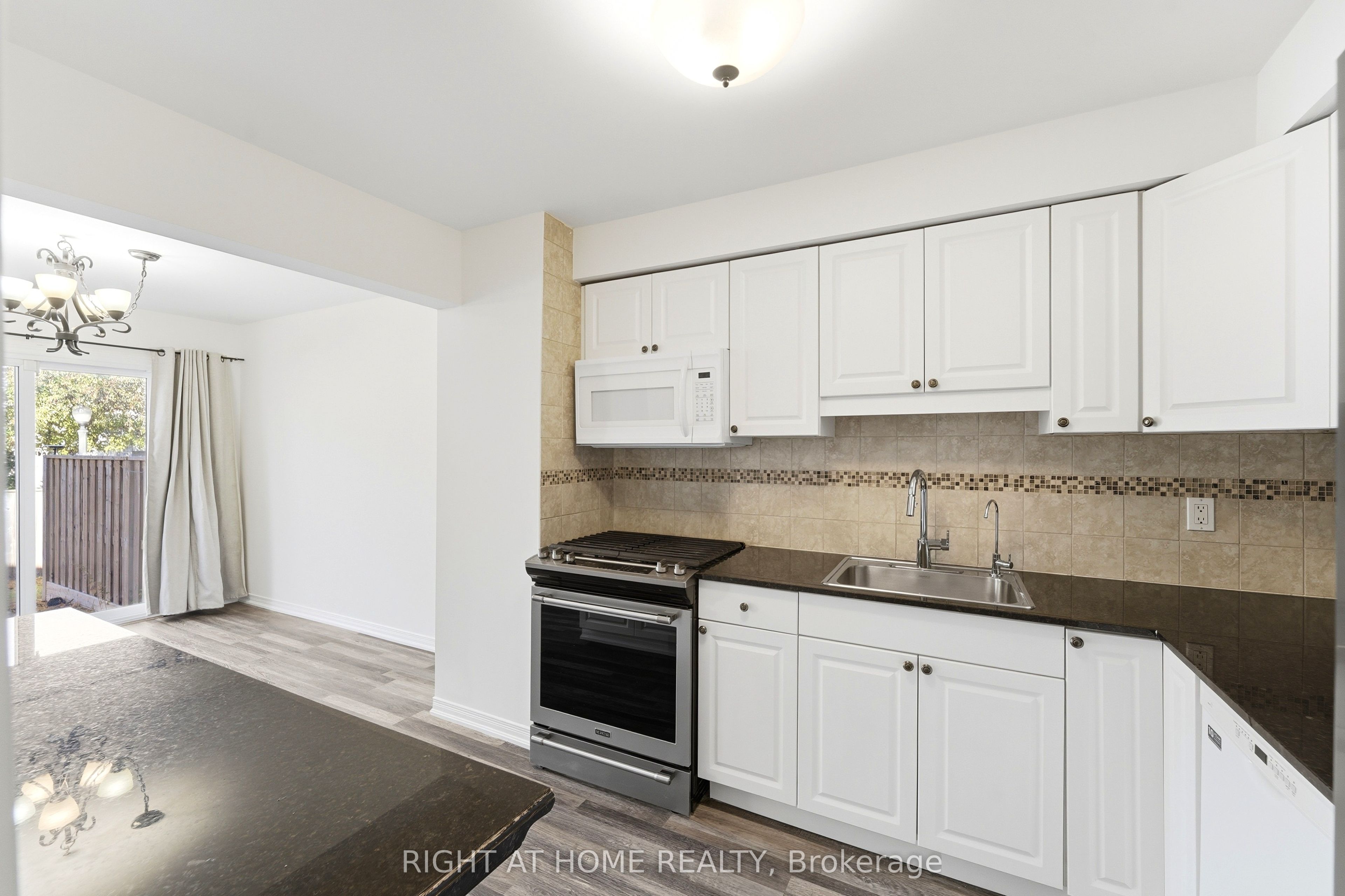 591 Eighth E 13 Property Photo 13