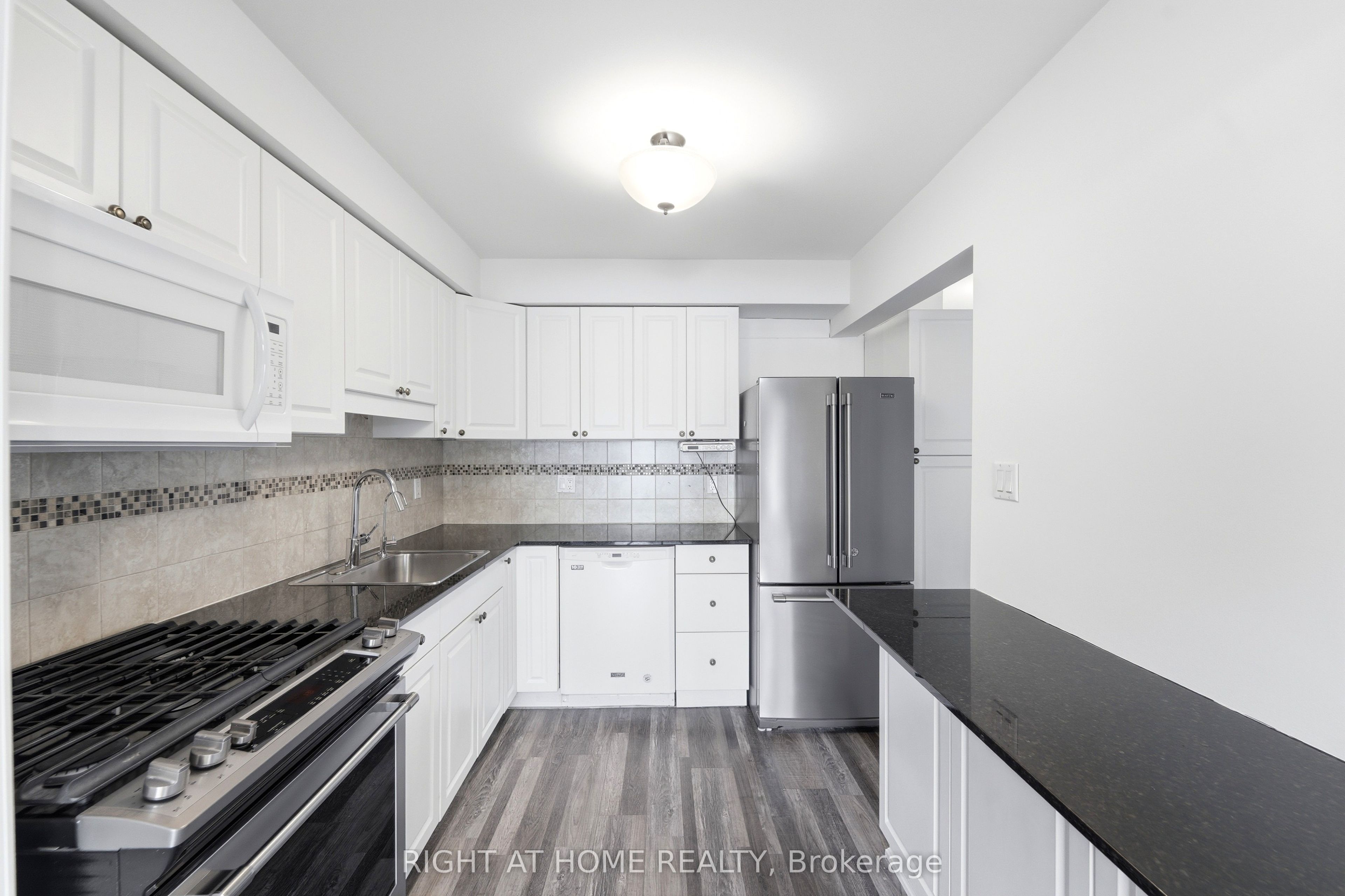 591 Eighth E 13 Property Photo 14